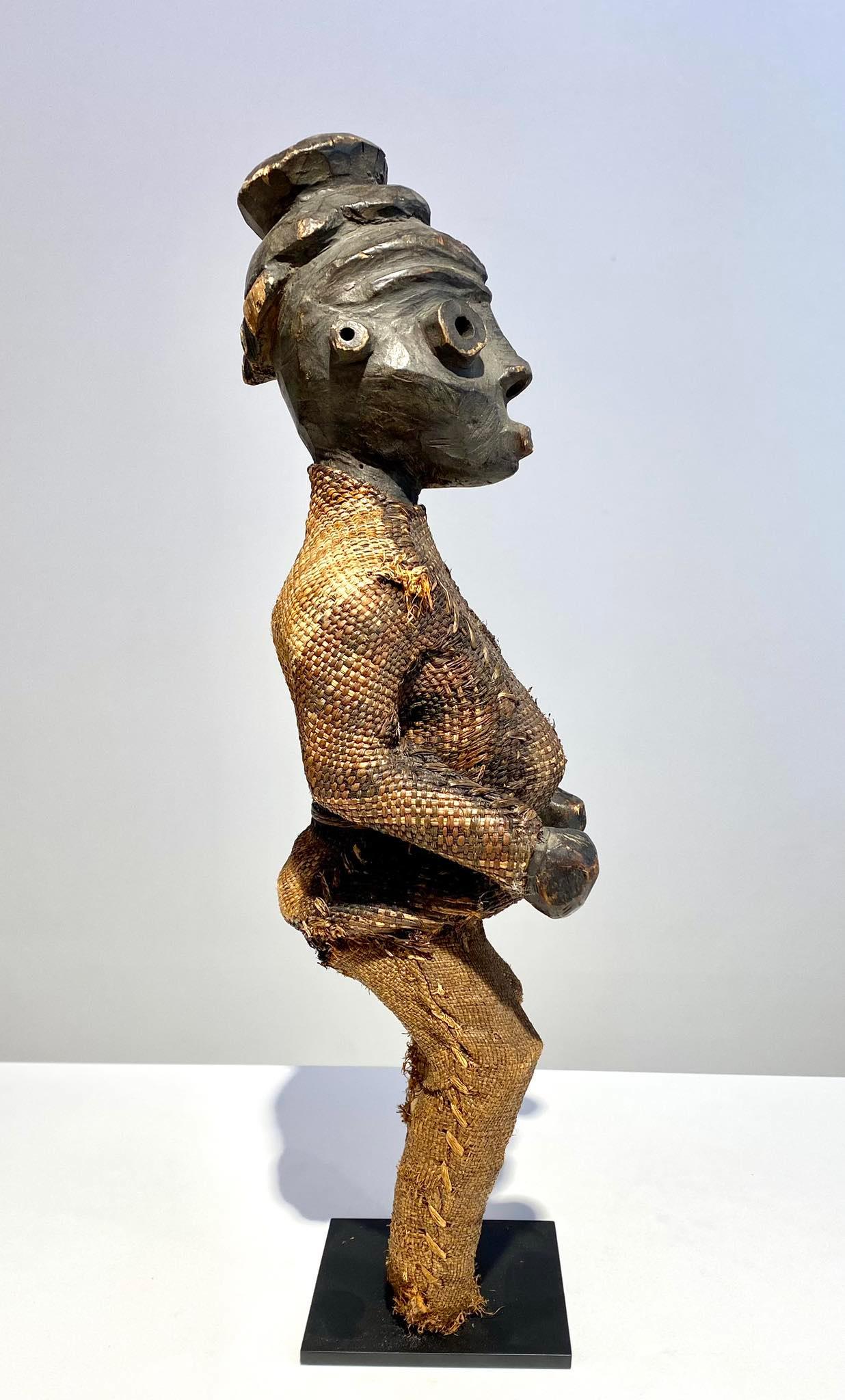Raffia Wooden Pende Antropomorphic Statue Congo Region Kasaï -19th century African Art For Sale