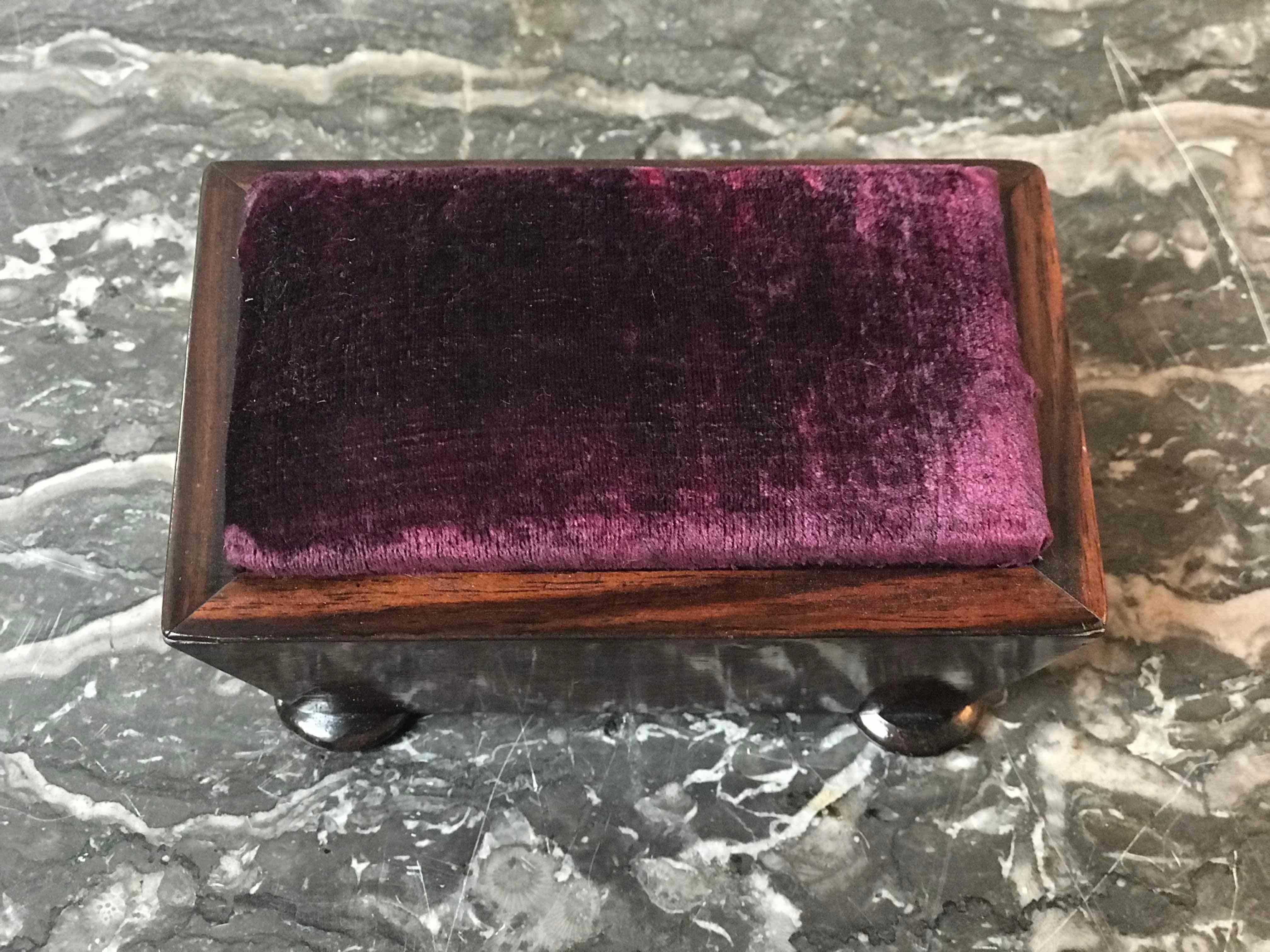 English Wooden Pin Cushion Box with Round Feet from Late 19th Century England