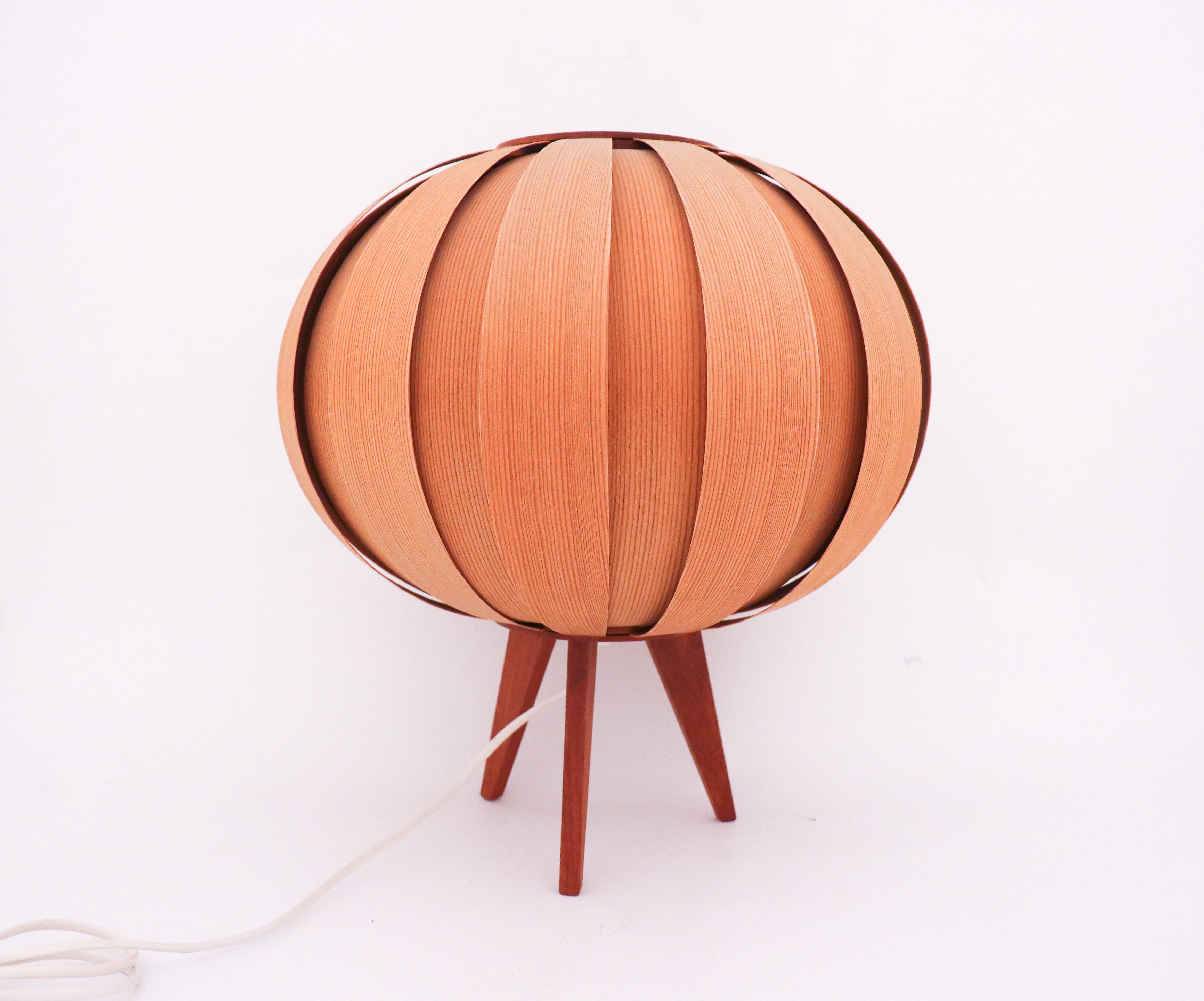 Wooden Pine Table Lamp Hans-Agne Jakobsson, Scandinavian Modern In Good Condition For Sale In Stockholm, SE