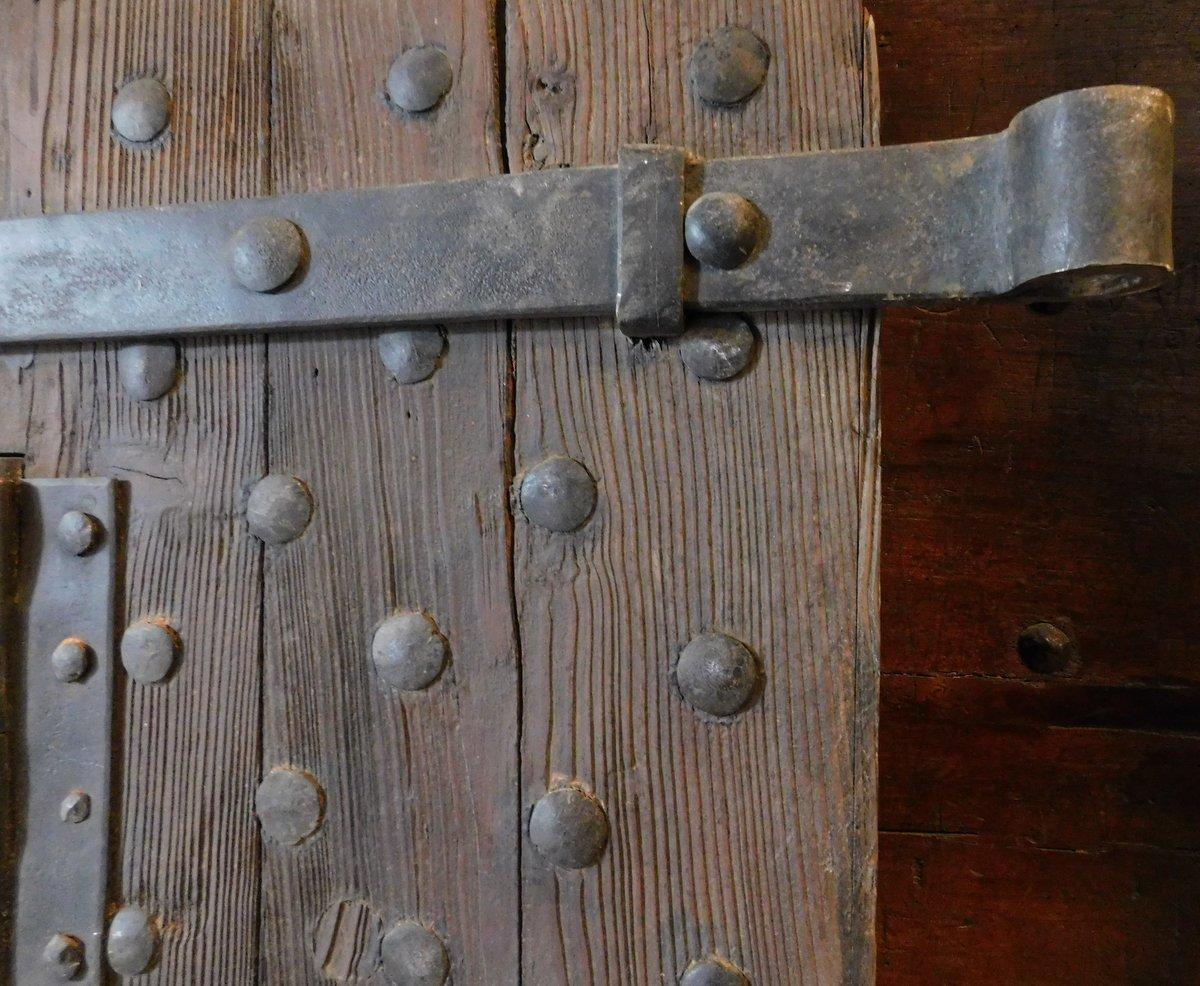 XIXe siècle Porte de prison avec clous et serrures d'origine, Italie en vente