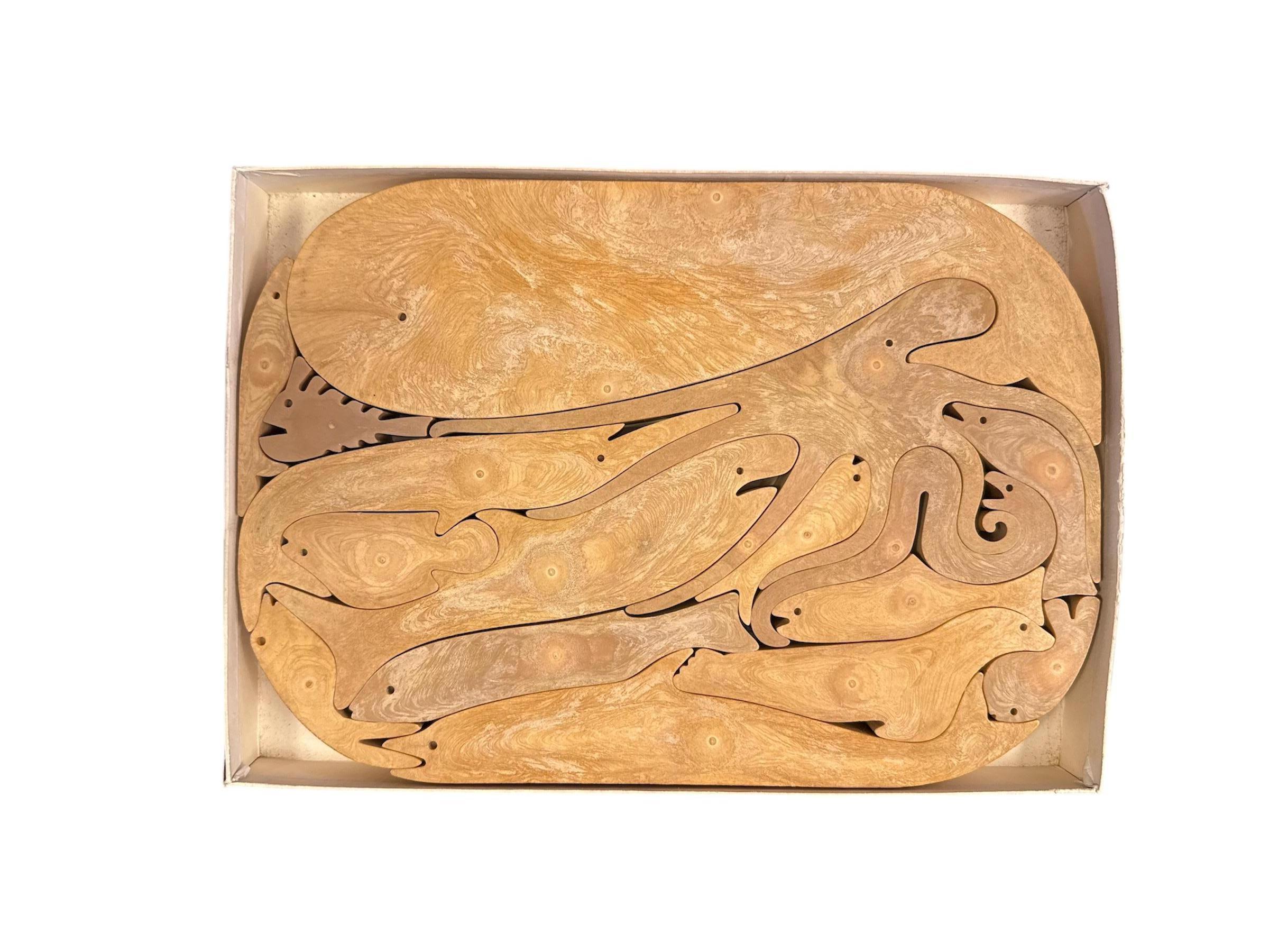 Discover the timeless elegance of 16 Pesci, the iconic wooden puzzle designed by Enzo Mari in 1977. A perfect blend of minimalist design, craftsmanship, and playful interactivity, this puzzle invites you to engage with form, function, and