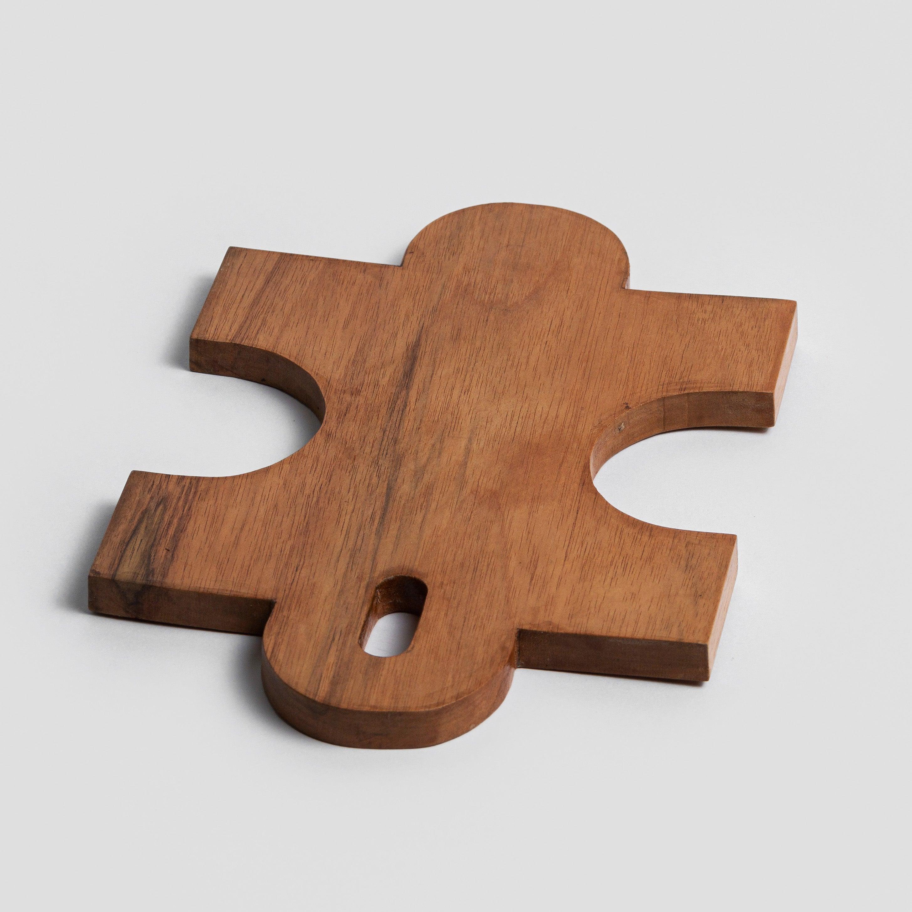 Fait main Planche à découper en bois avec pièces de puzzle 11″. en vente