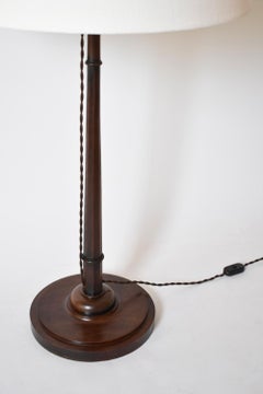 Pyramidenförmige Lampe aus Holz, 1920er Jahre.
