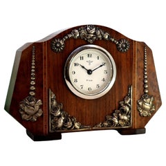 Wooden regulator clock with silver accents 
Fixe central dial