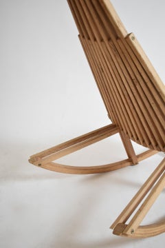 Fauteuil à bascule en bois, années 1980.