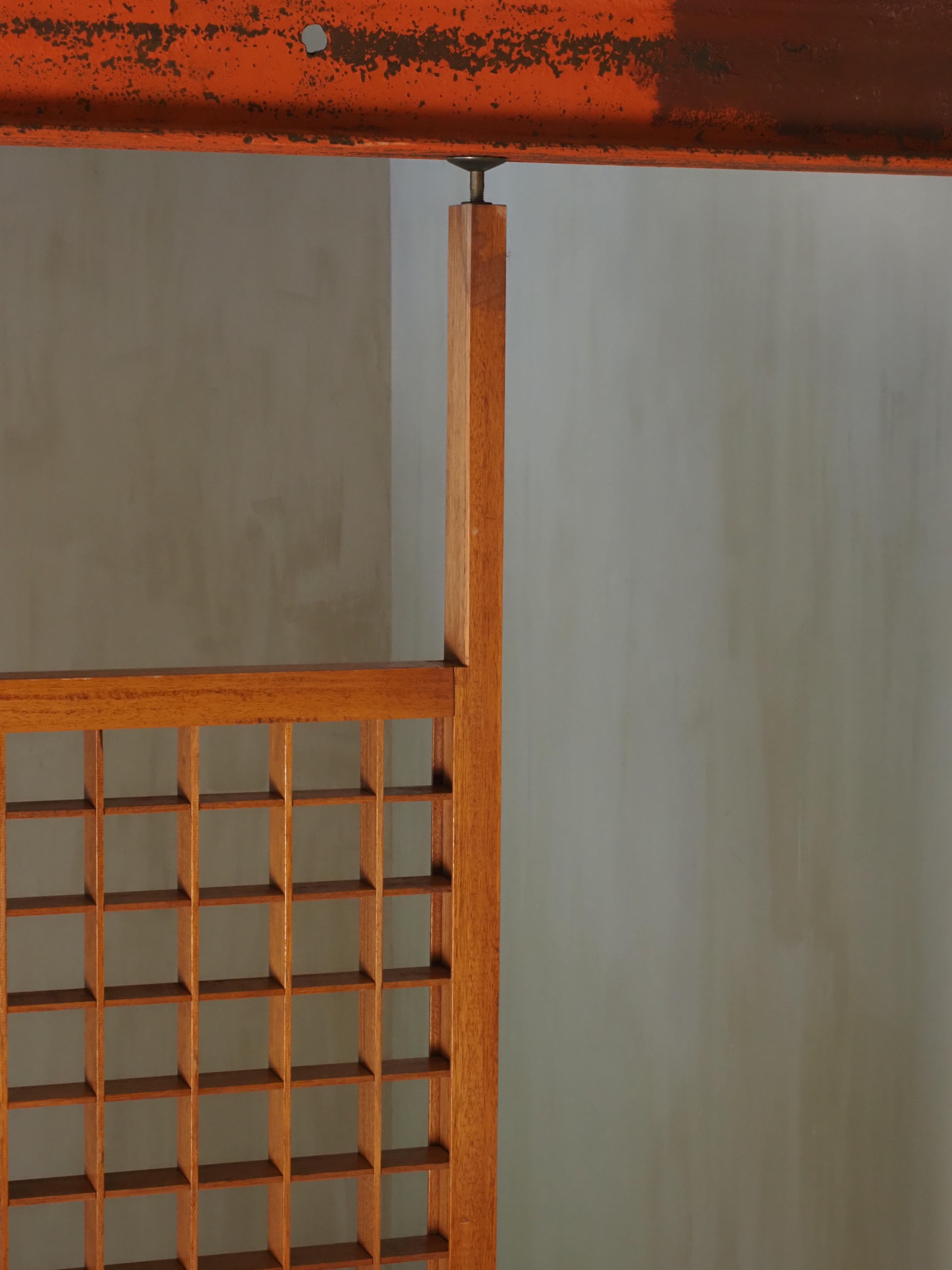Séparation de pièce en bois avec design en treillis en vente 7