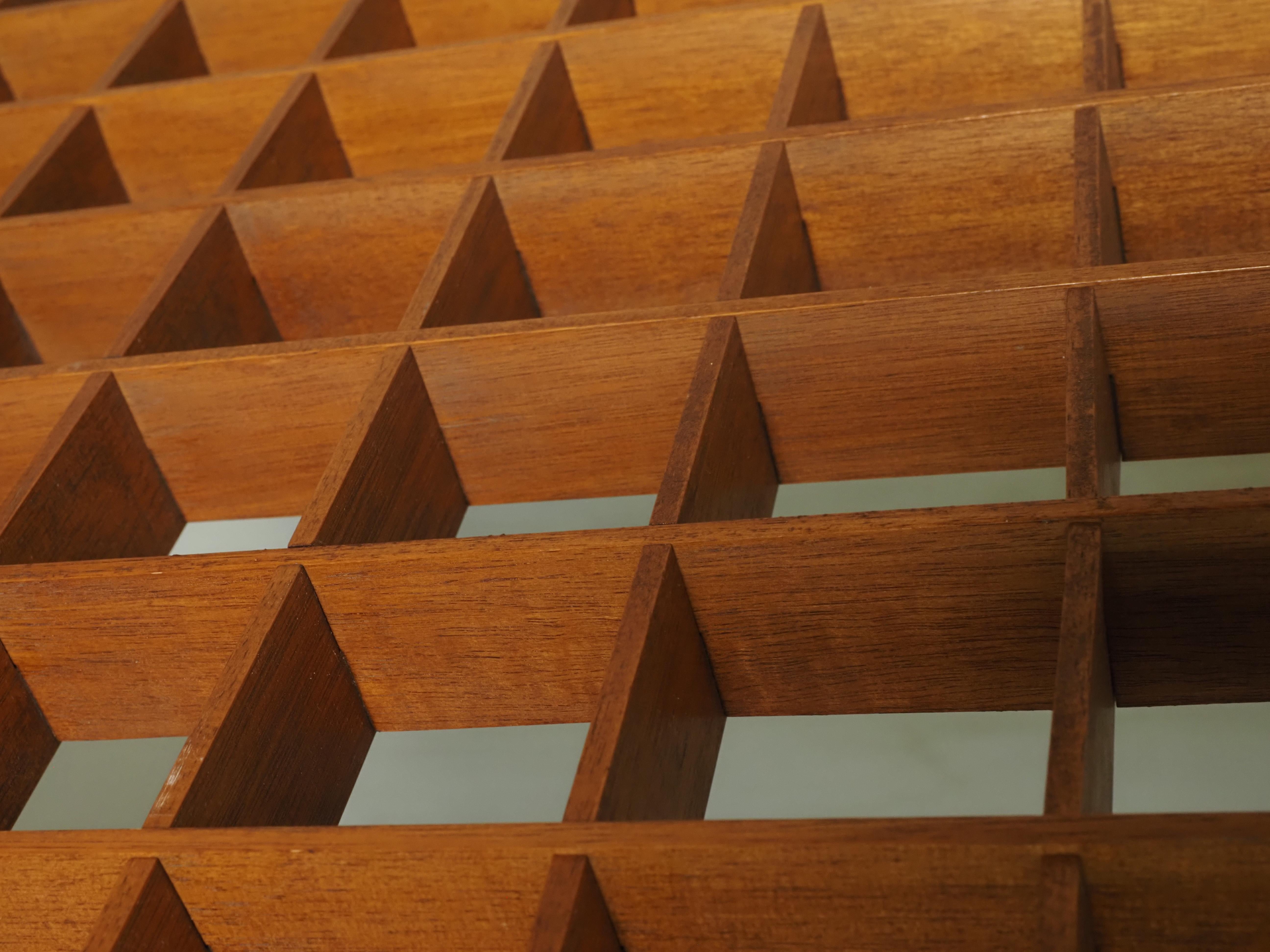 Séparation de pièce en bois avec design en treillis en vente 13