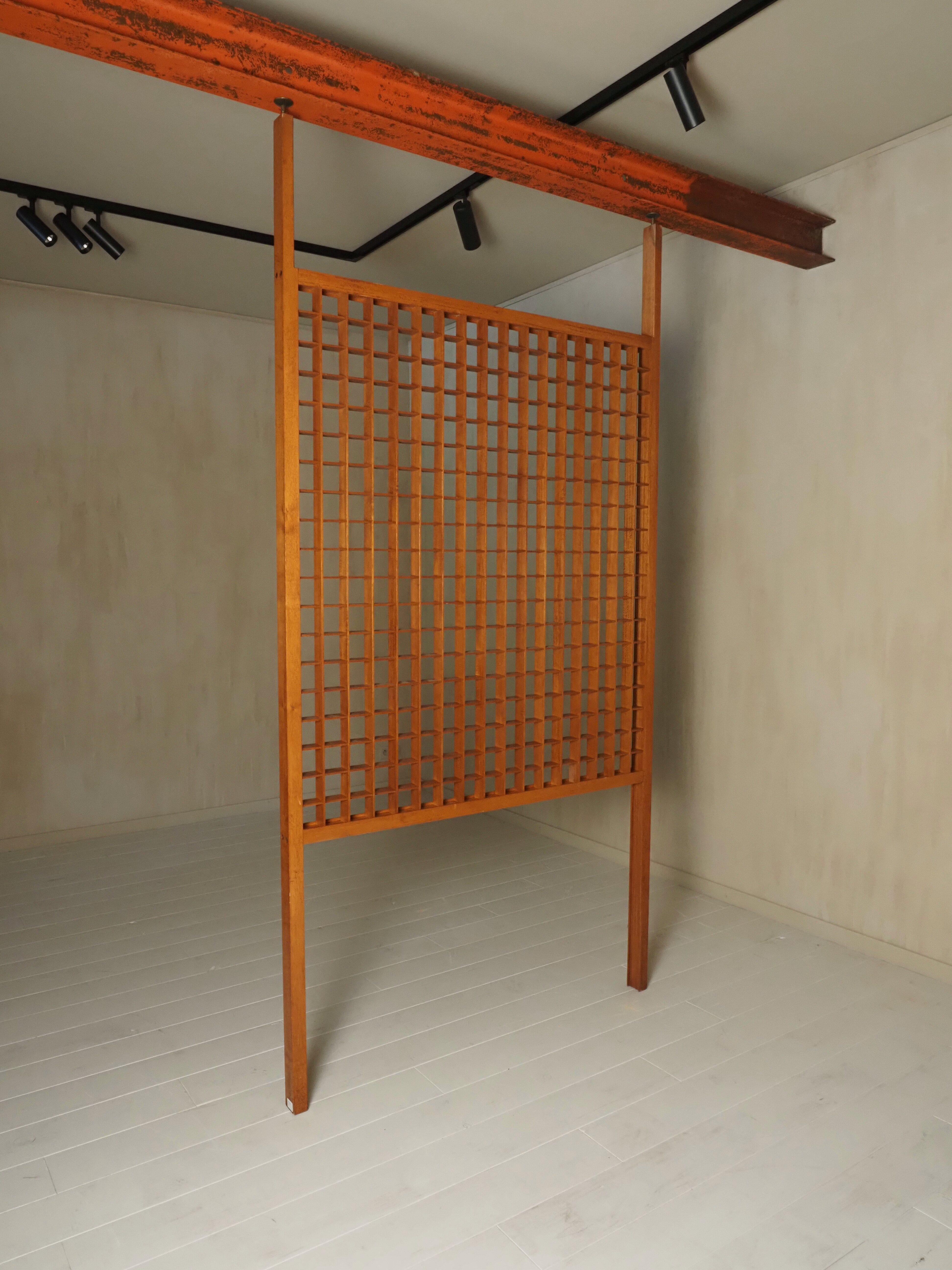 Japonisme Séparation de pièce en bois avec design en treillis en vente