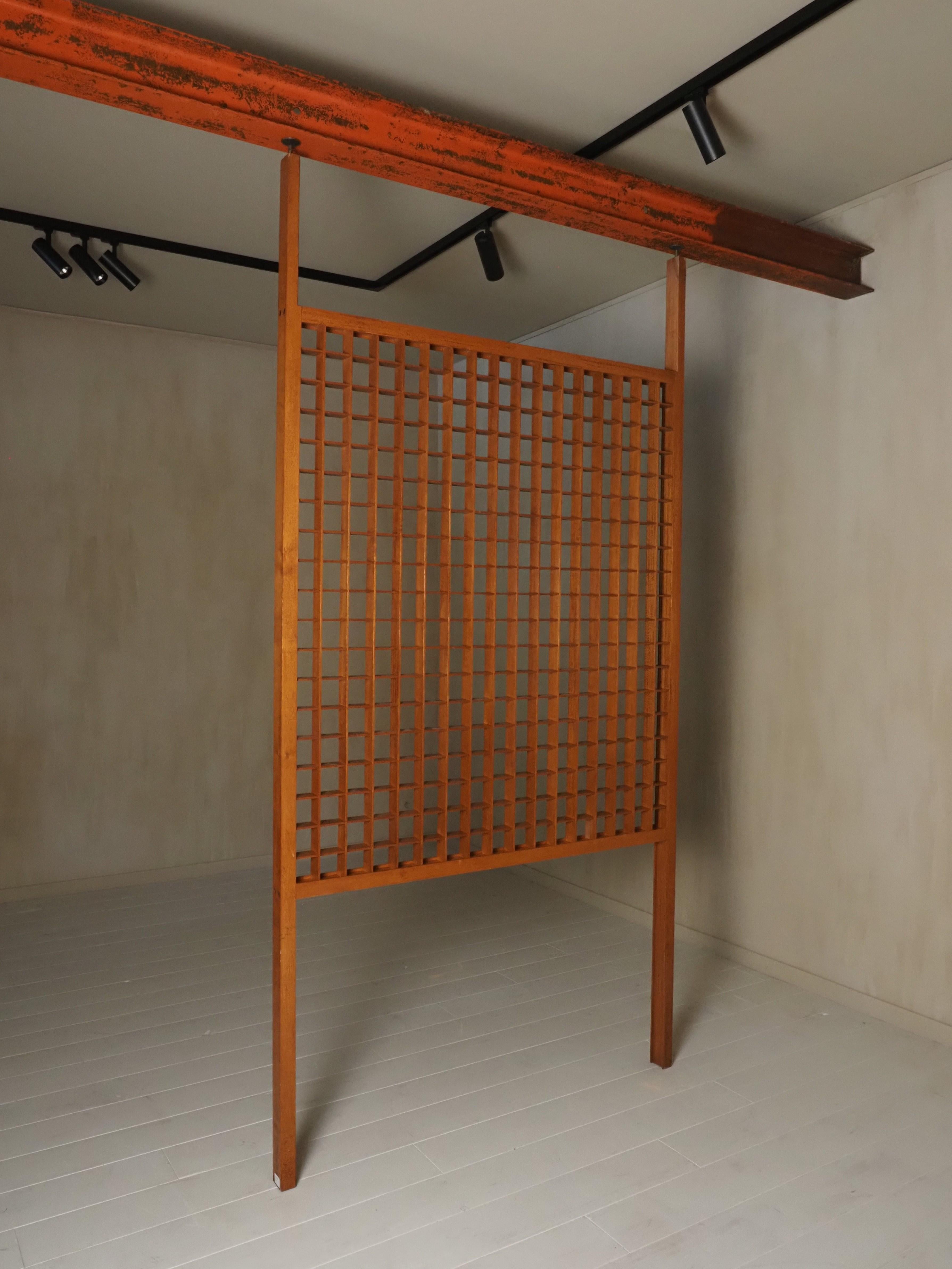 Bois Séparation de pièce en bois avec design en treillis en vente