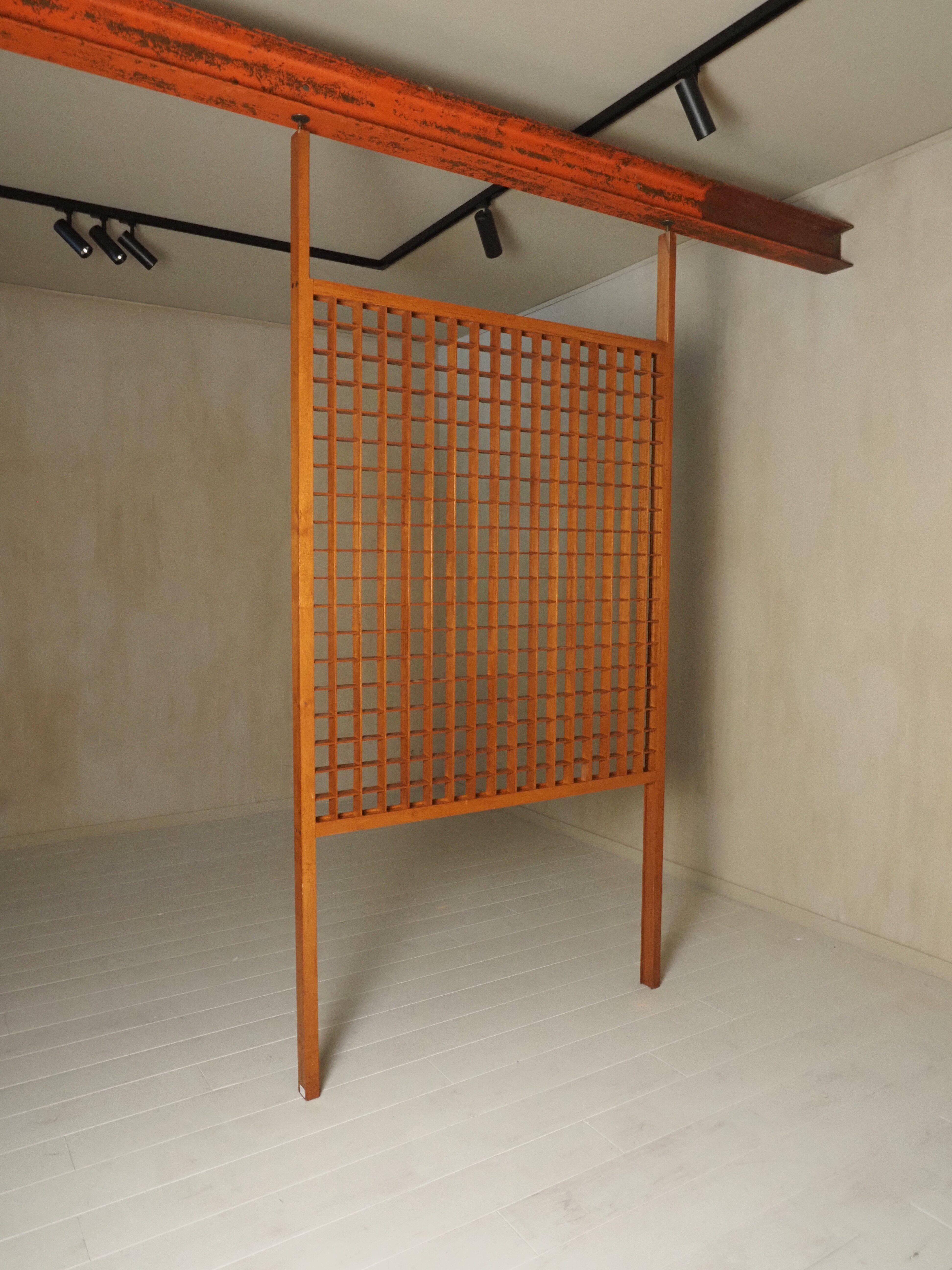 Séparation de pièce en bois avec design en treillis en vente 1