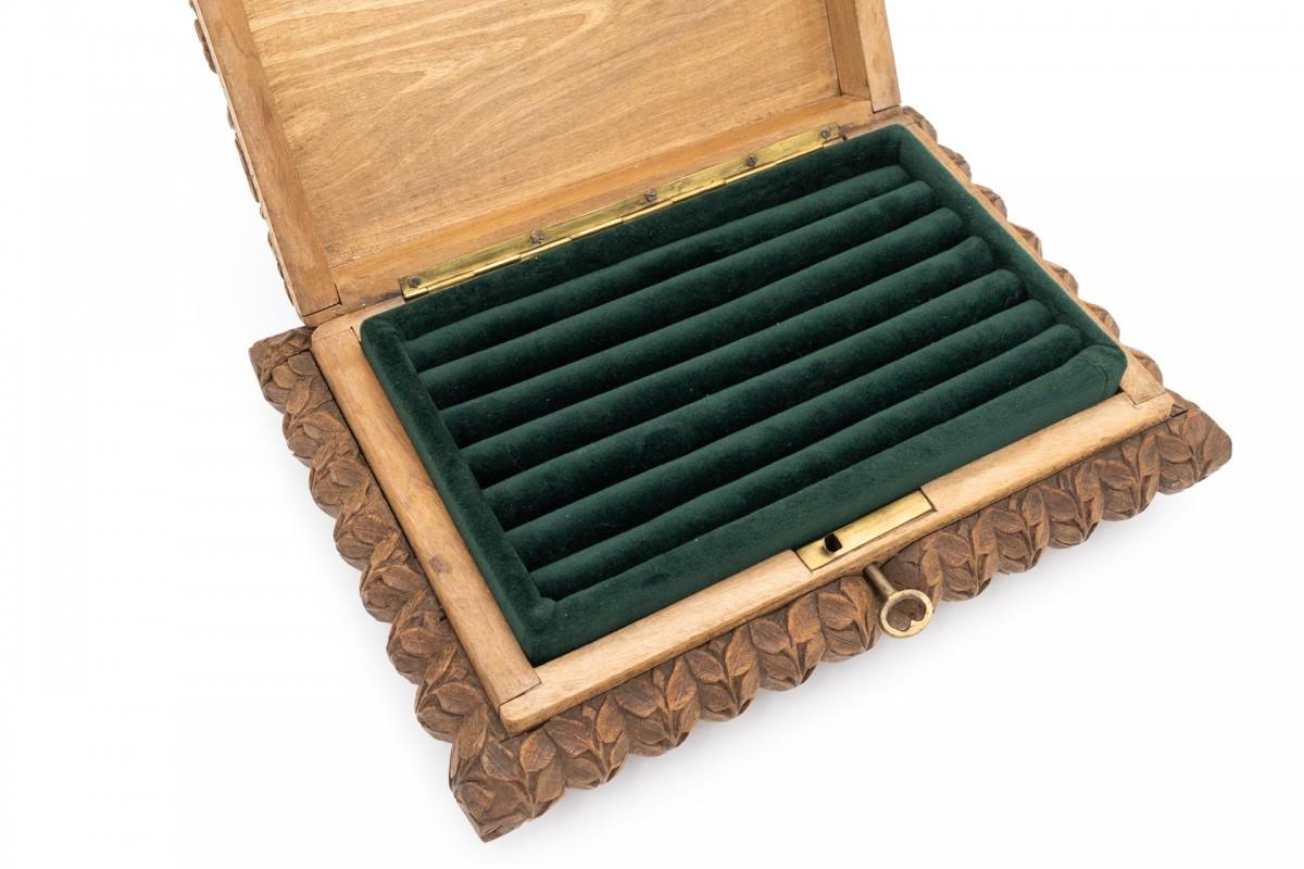 Coffret à bijoux en bois sculpté de roses pour bagues multiples en vente 2