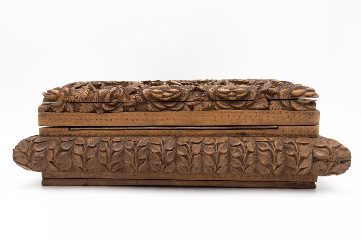 Coffret à bijoux en bois sculpté de roses pour bagues multiples en vente 4