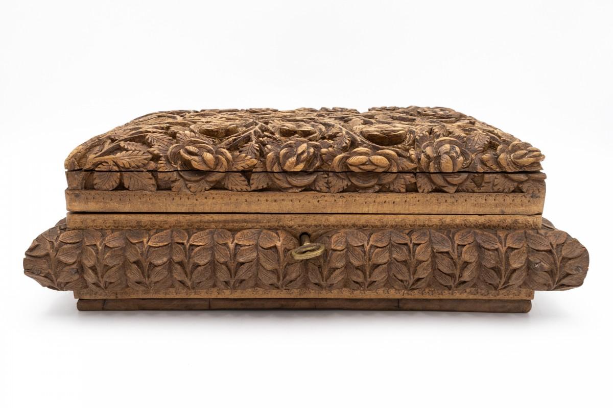 Coffret à bijoux en bois sculpté de roses pour bagues multiples en vente 5