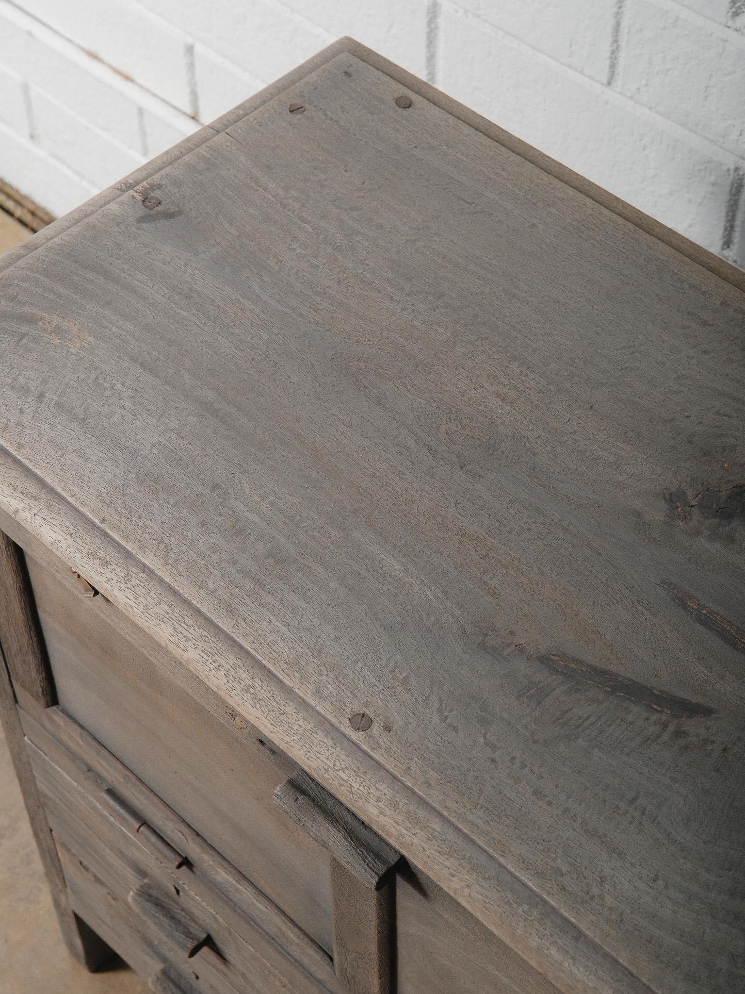 Legno Cassettone rustico in legno con contenitore a cerniera in vendita