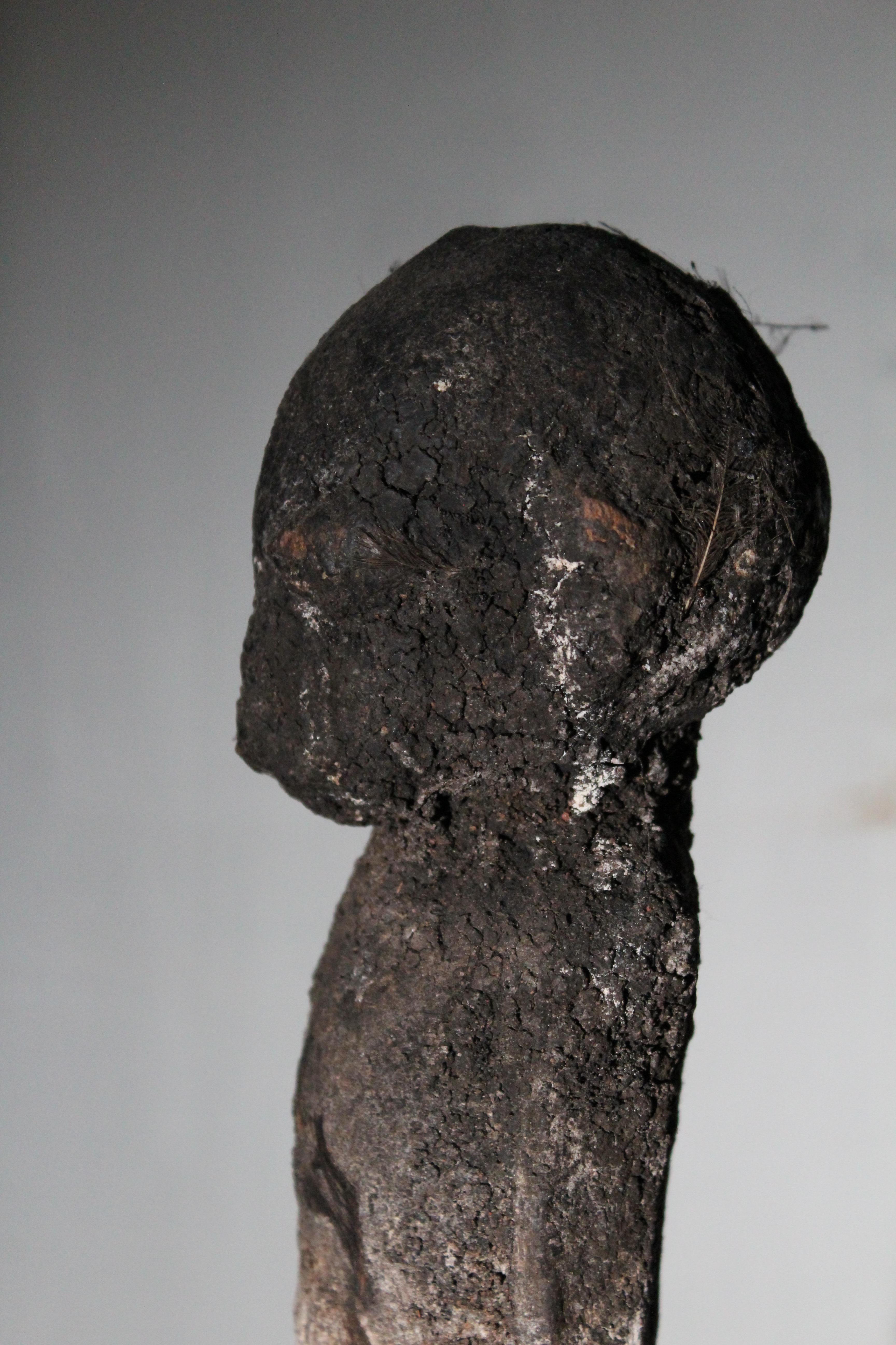 Beninese Figura di palo sacrificale in legno Fon in vendita