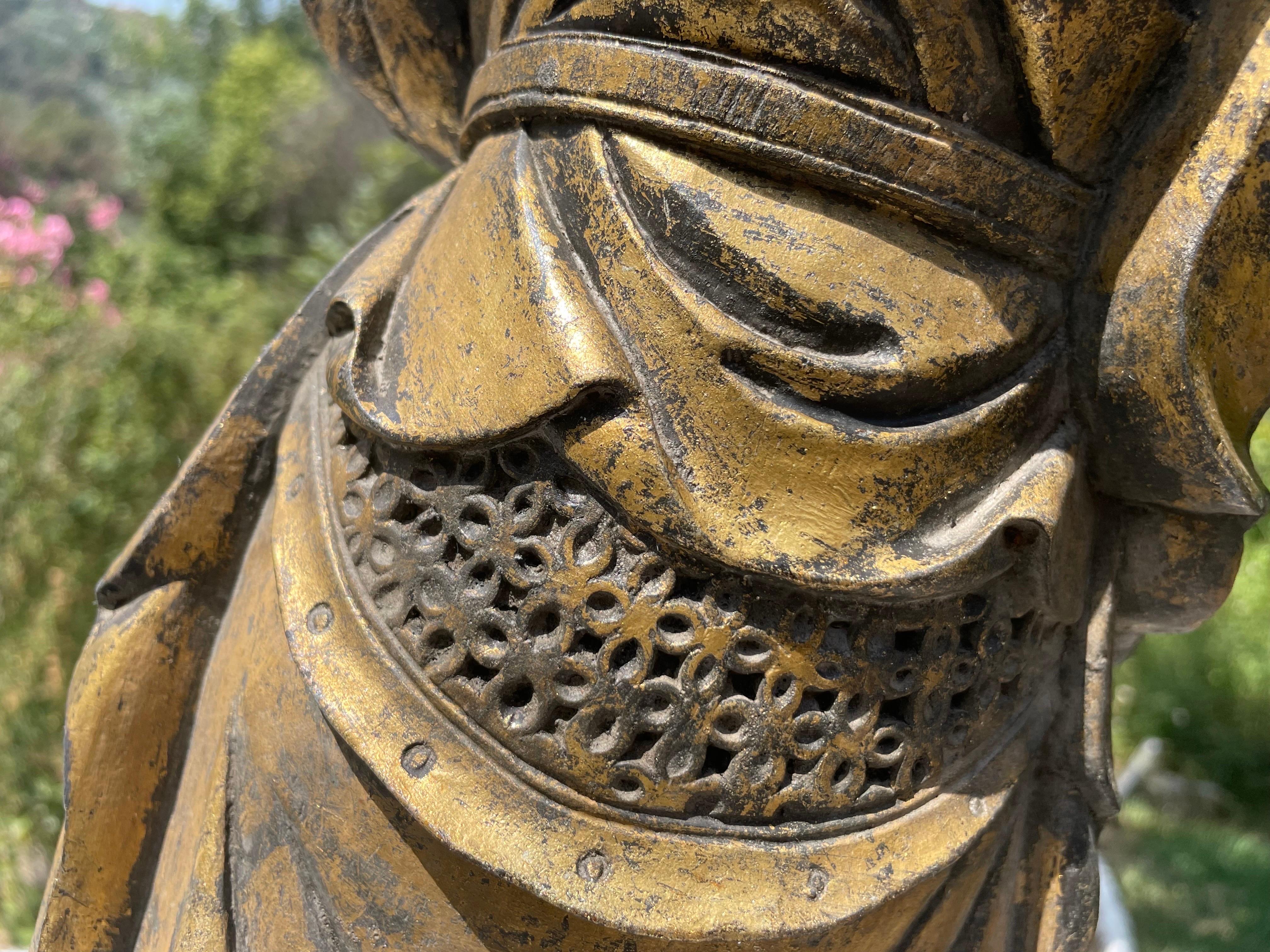 Scultura Samourai in legno, inizio XX secolo, colore oro, China in vendita 3
