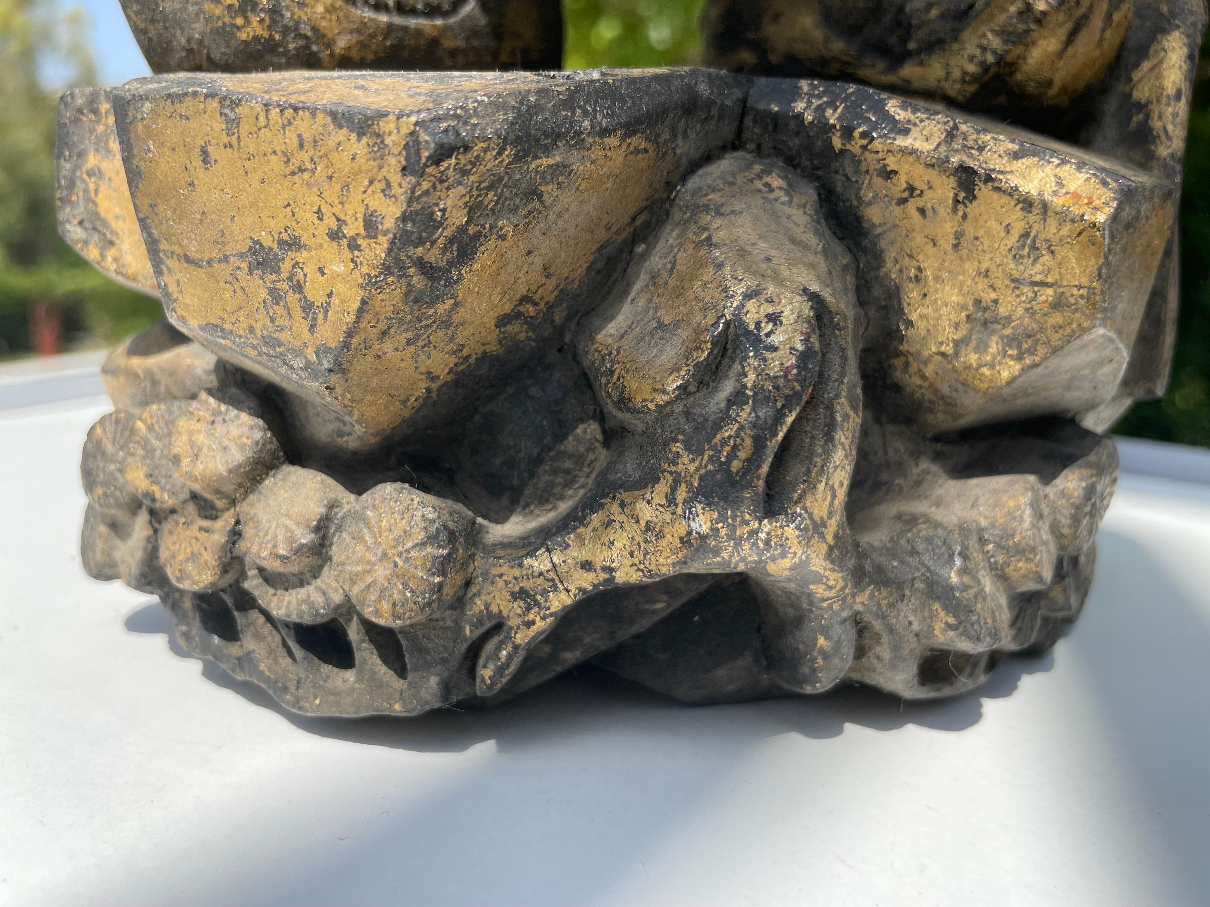 Scultura Samourai in legno, inizio XX secolo, colore oro, China in vendita 1