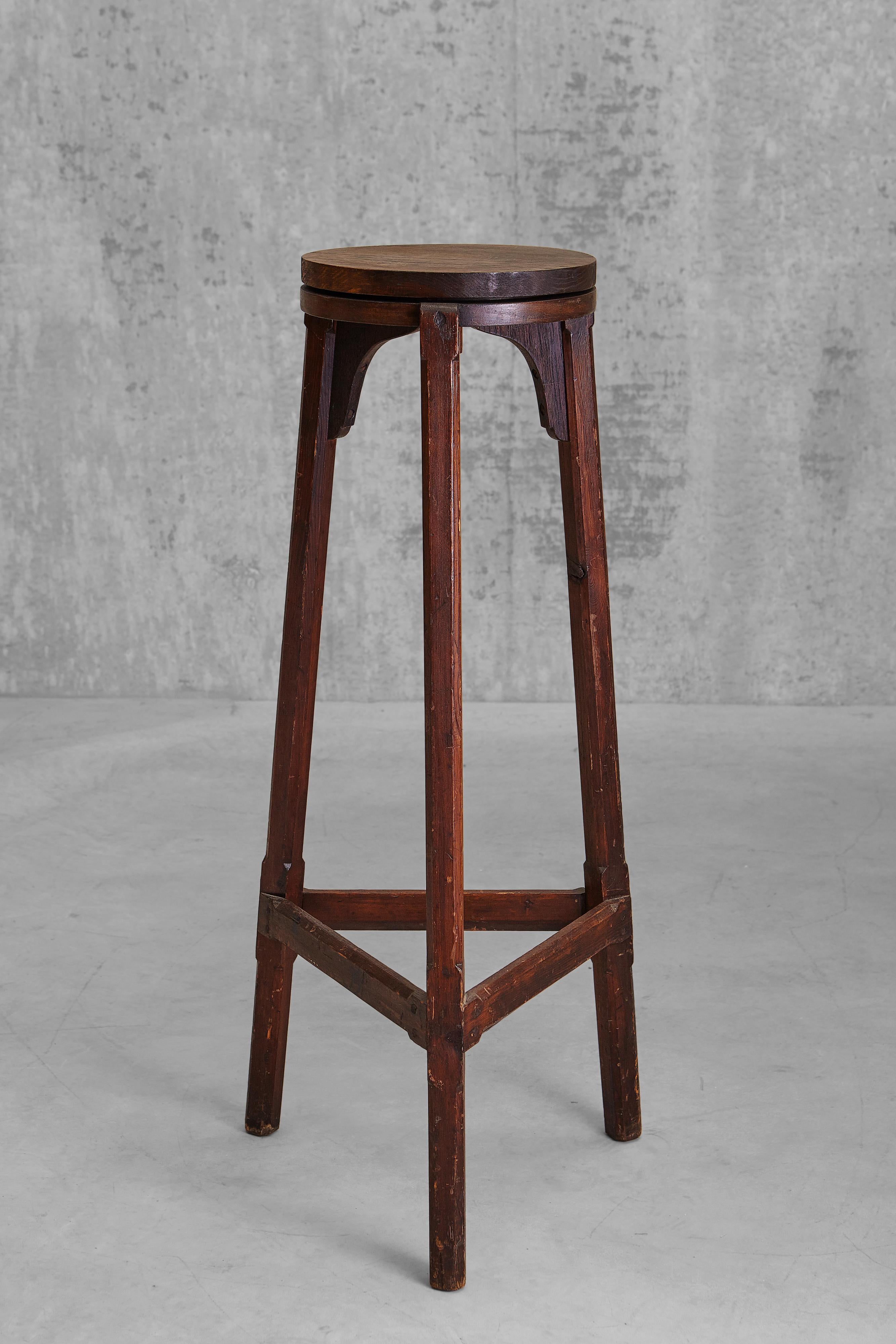 This nineteenth-century handmade grain wooden sculptor's table, in all probability from France, is ready to hold any work of art. It is a sculptors pedestal modeling stand with rotating circular platform within a triform structure of spayed legs, as