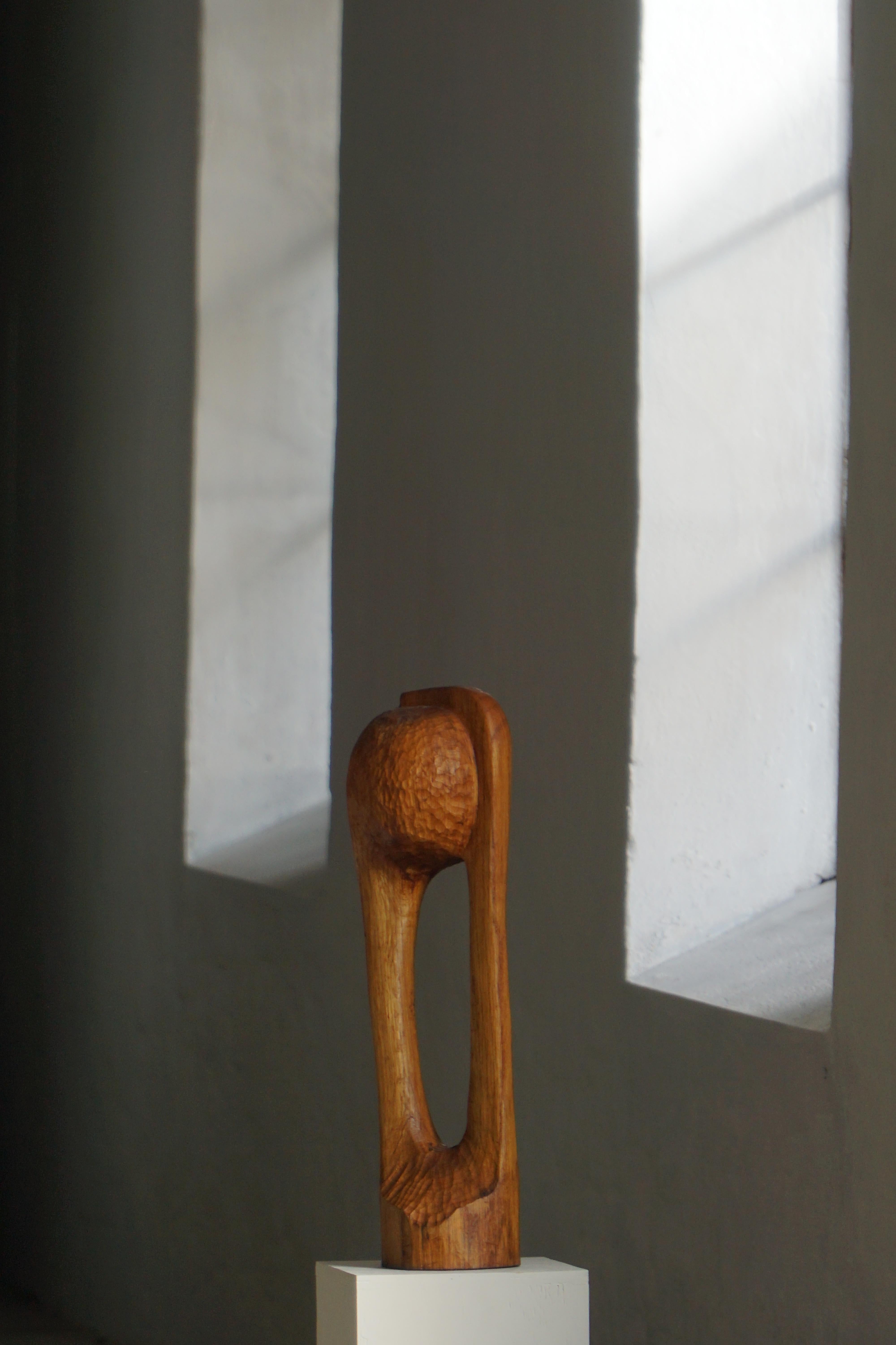 Una scultura in legno dell'artista danese Ole Wettergren, realizzata negli anni Ottanta. Intitolata 