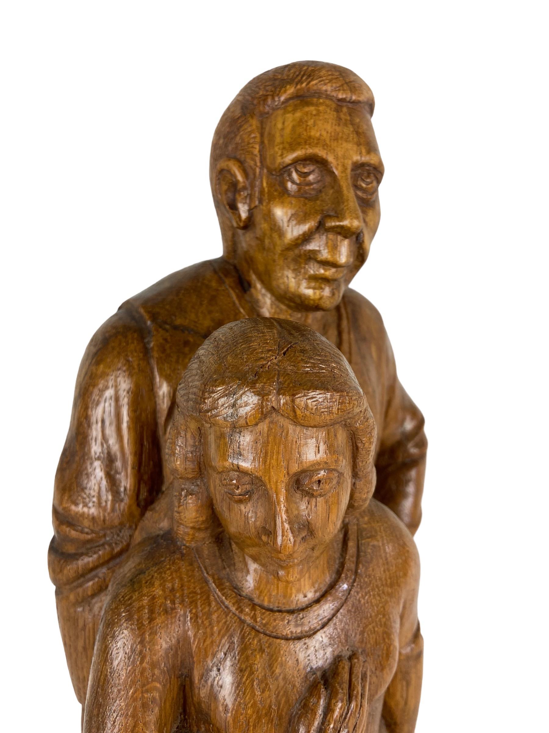 Sculpture - Homme et femme en bois en vente 2