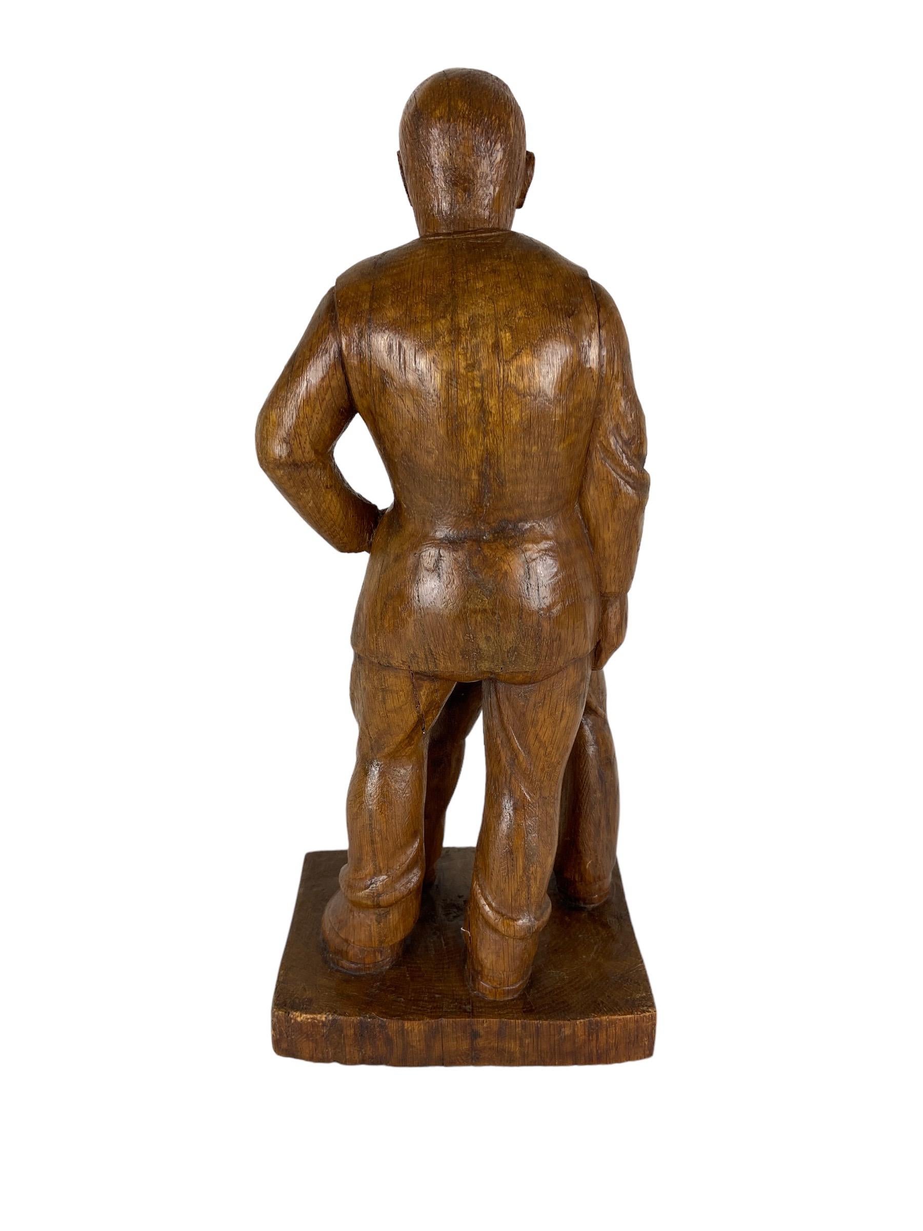 Sculpture - Homme et femme en bois en vente 1