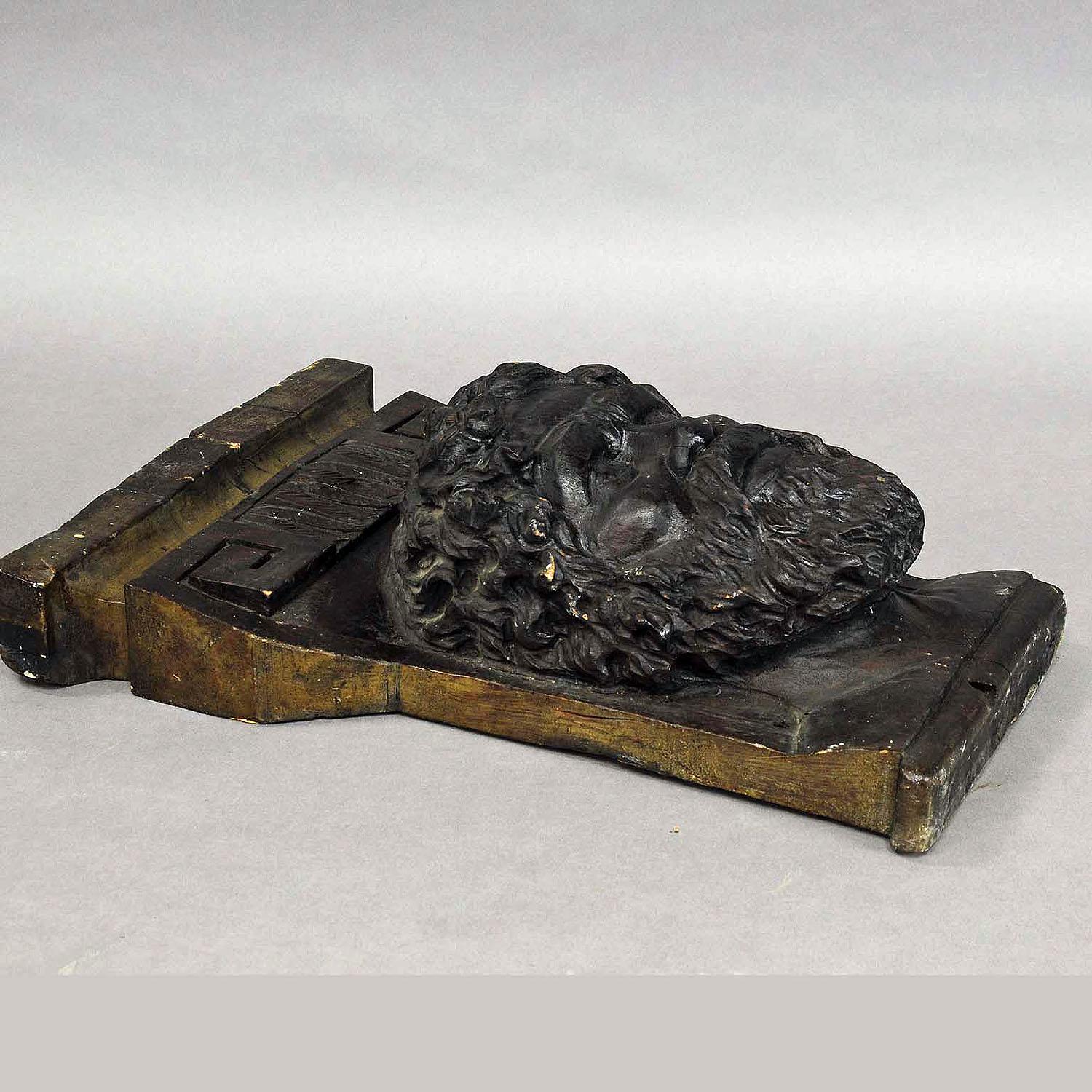 20ième siècle Sculpture en bois d'un visage Masculine en vente