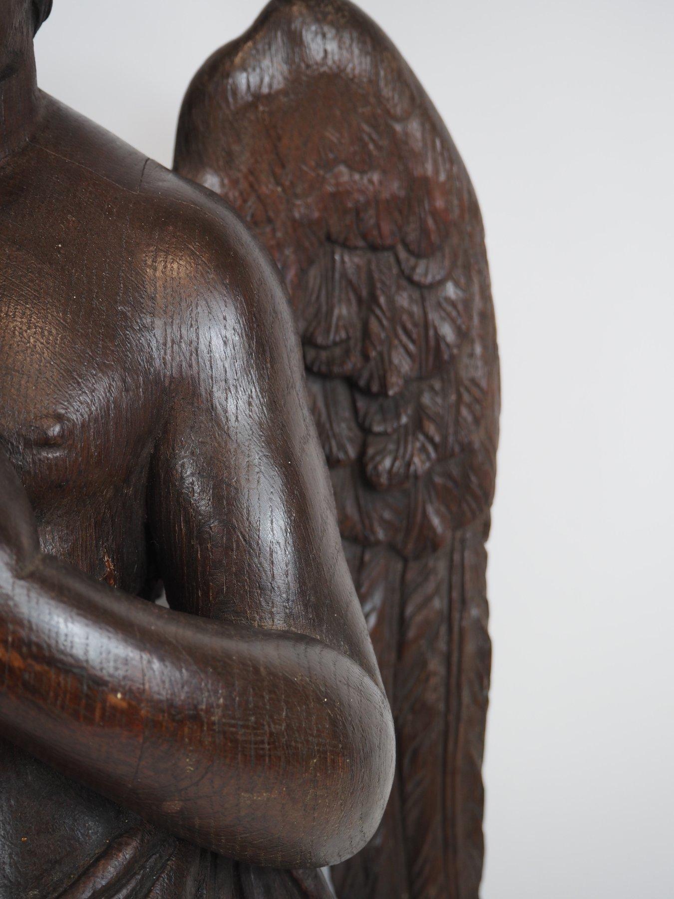 Holzskulptur eines Putto, Mischung aus Barock- und klassischem Stil, frühes 19. Jahrhundert. im Angebot 9