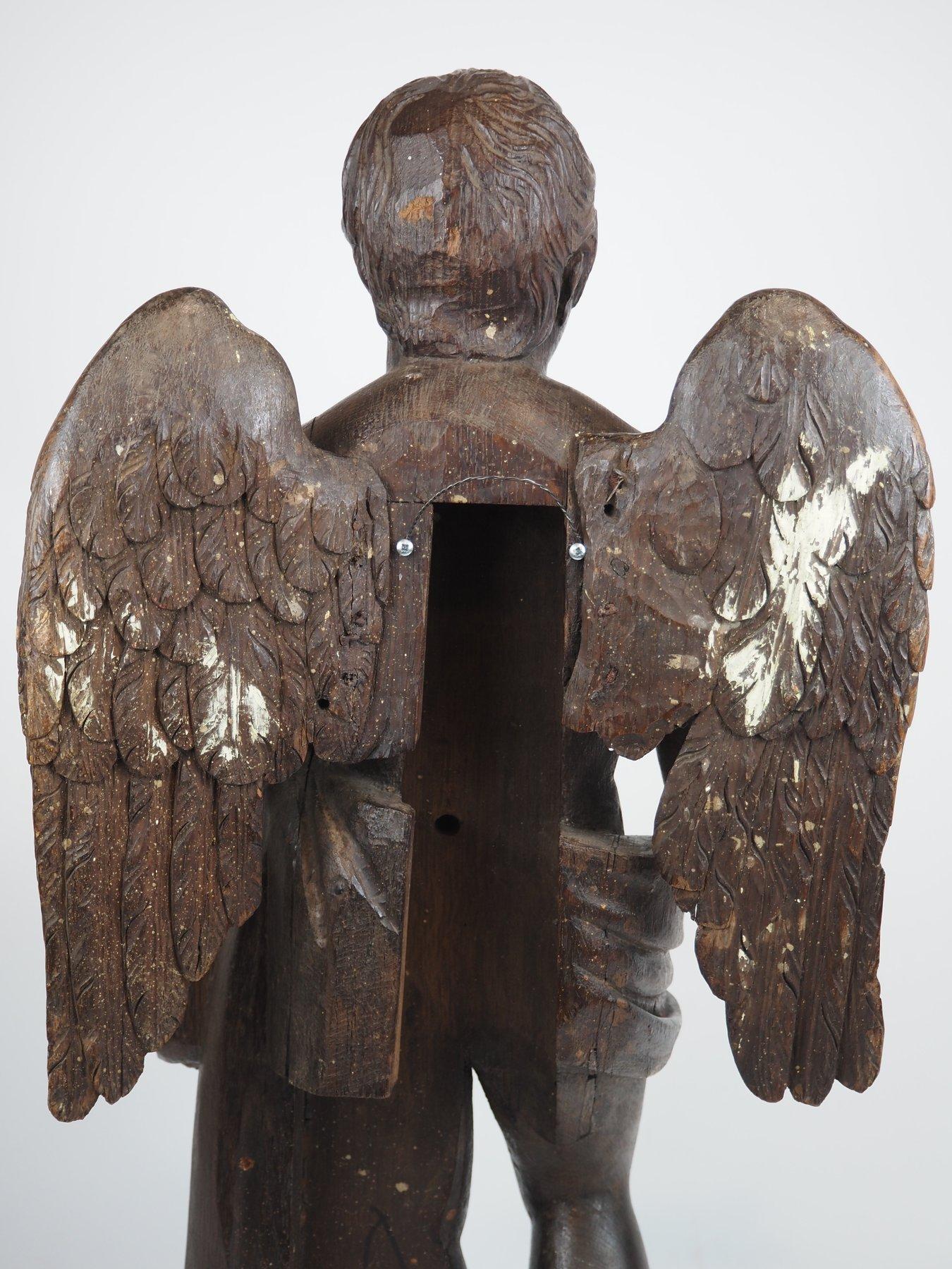 Holzskulptur eines Putto, Mischung aus Barock- und klassischem Stil, frühes 19. Jahrhundert. im Angebot 12