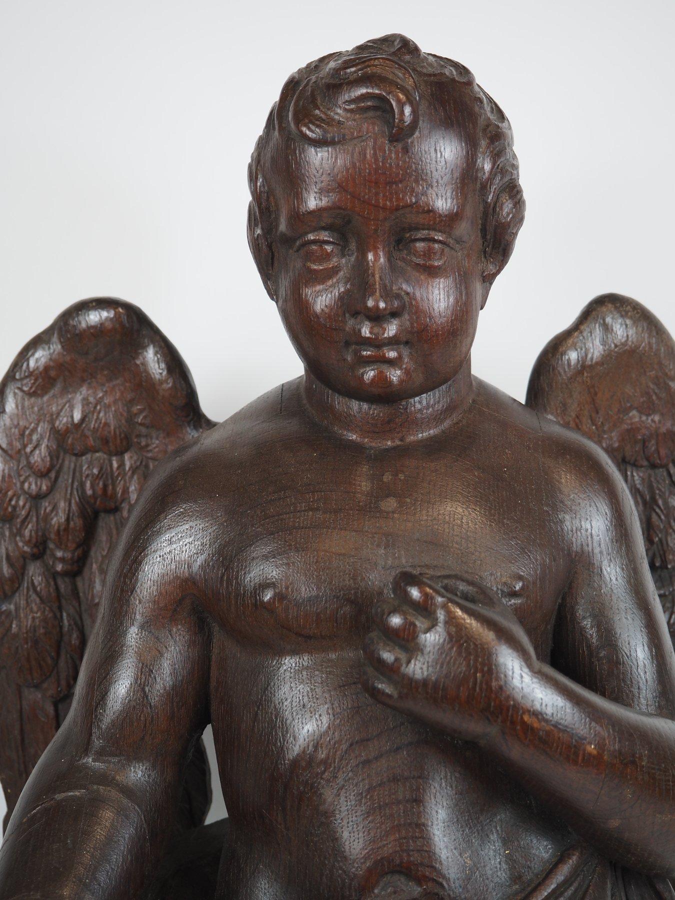 Holzskulptur eines Putto, Mischung aus Barock- und klassischem Stil, frühes 19. Jahrhundert. im Angebot 3