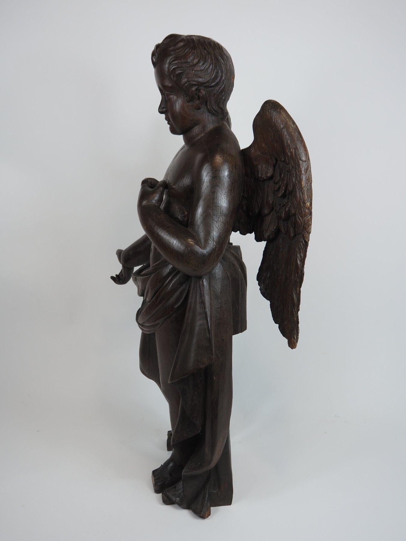 Holzskulptur eines Putto, Mischung aus Barock- und klassischem Stil, frühes 19. Jahrhundert. im Angebot 4
