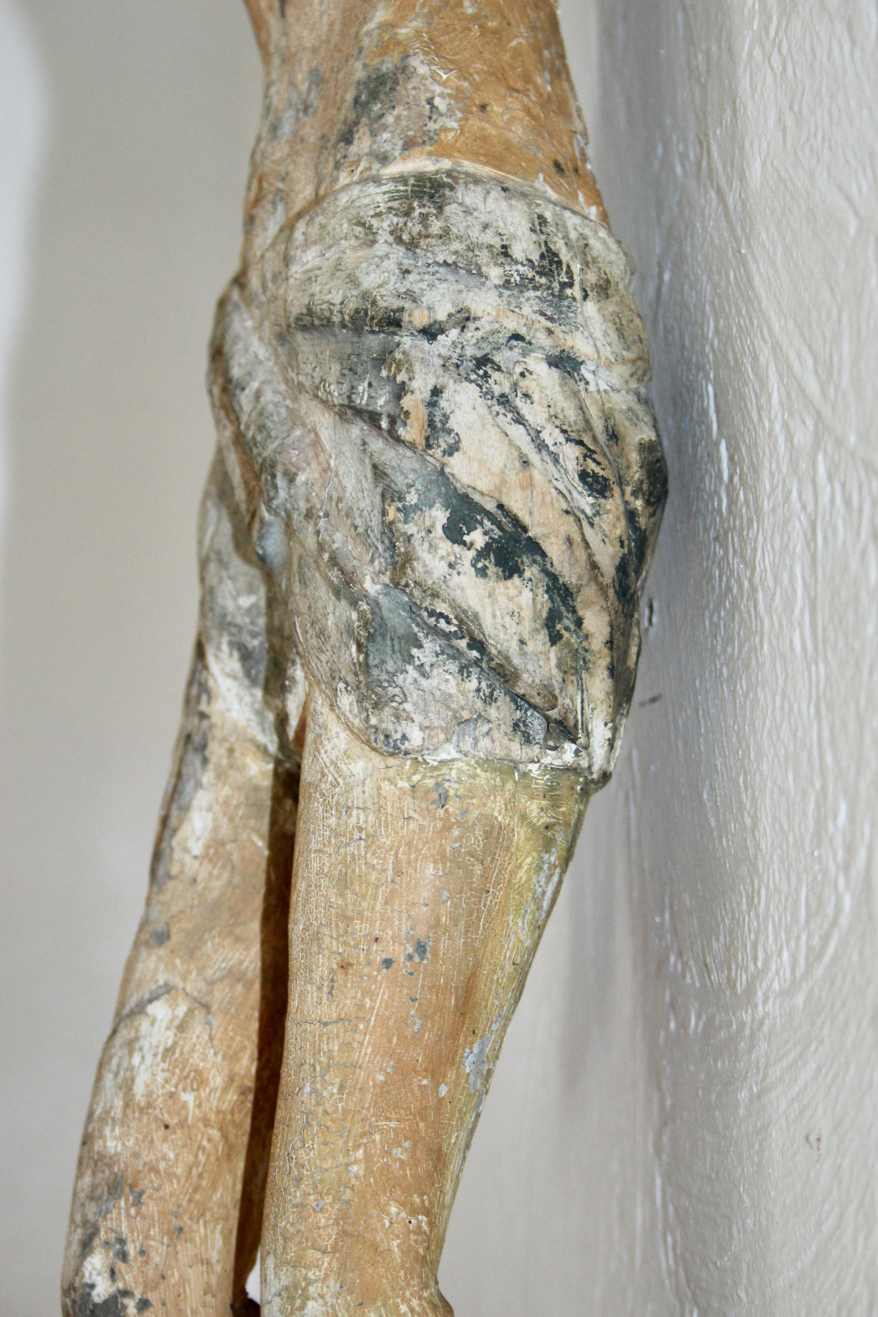 Européen Sculpture en bois du corps du Christ en vente