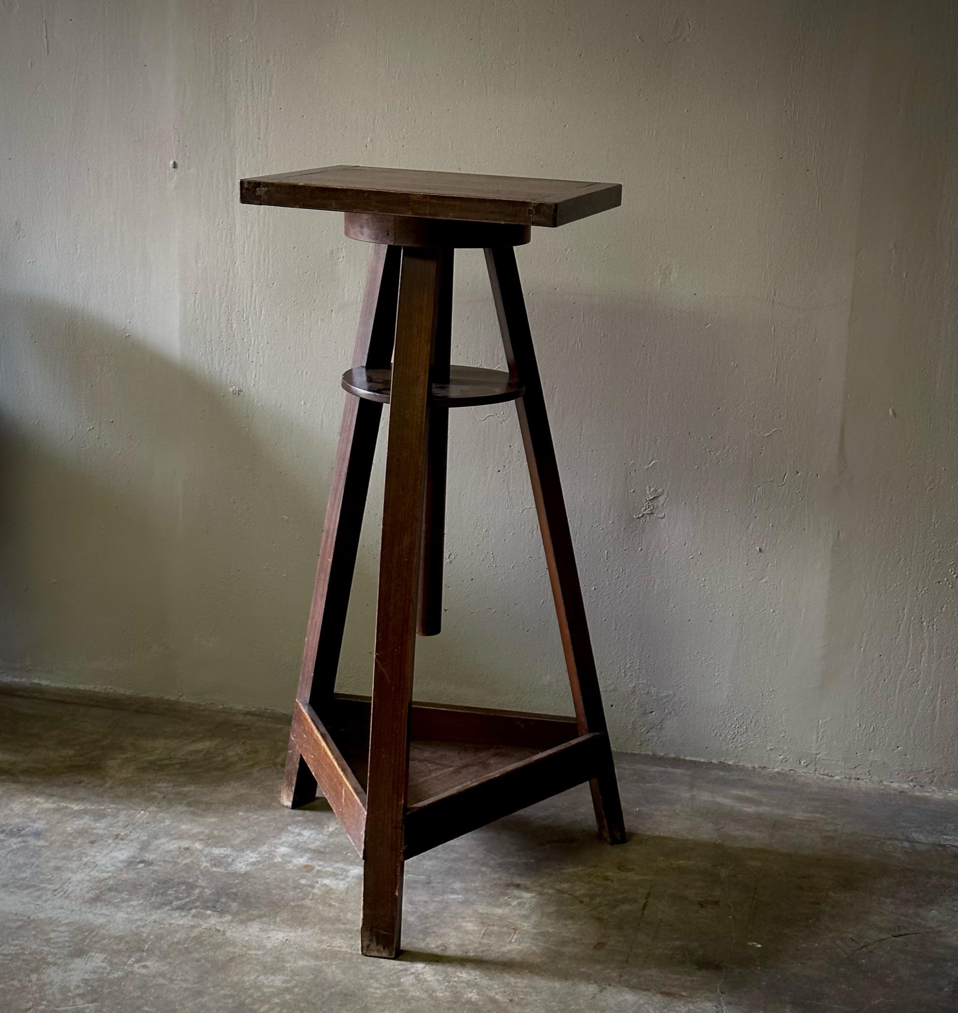 Wooden Sculpture Studio Pedestal In Good Condition In Los Angeles, CA