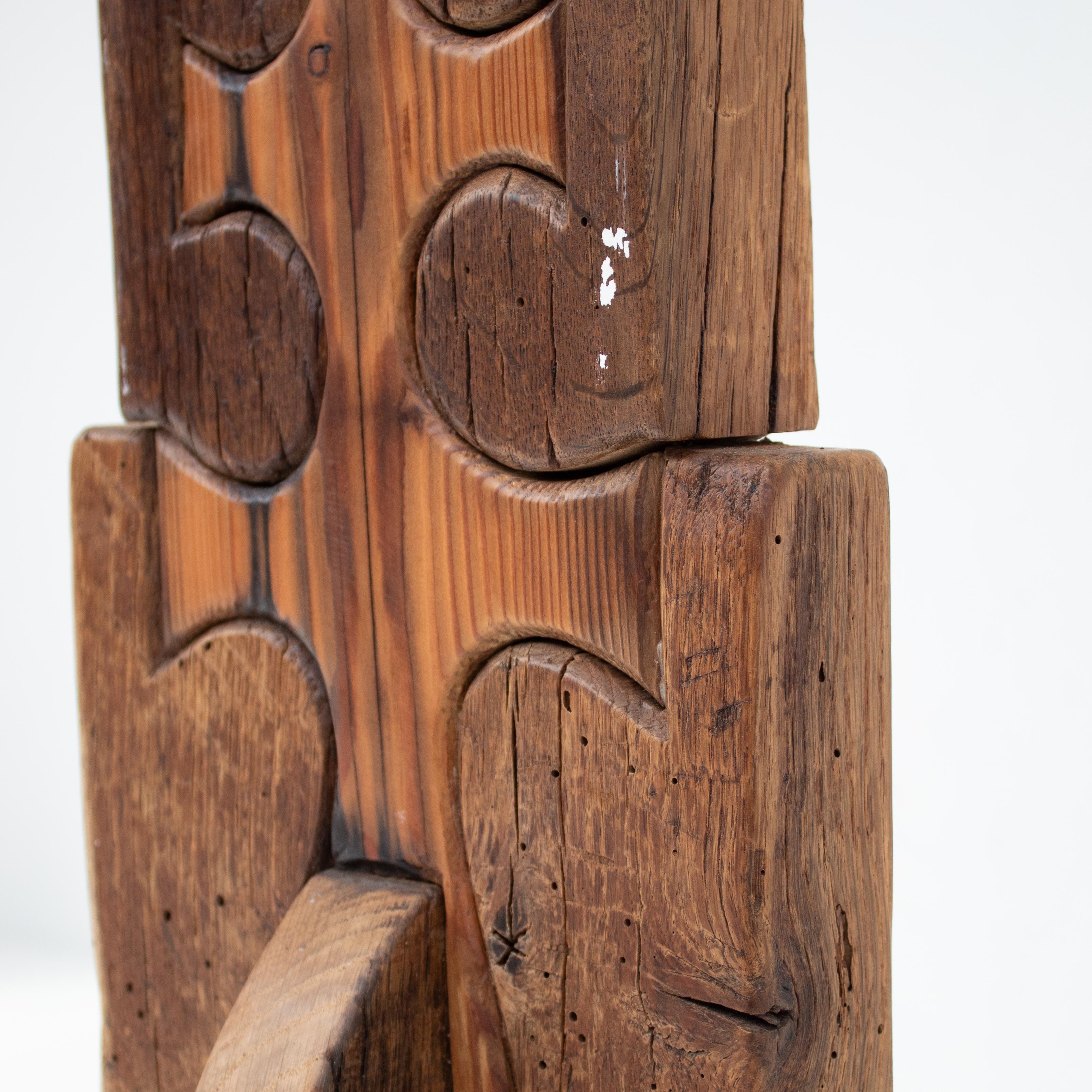 Italiano Totem scultura in legno di Luciano Bertolotto in vendita