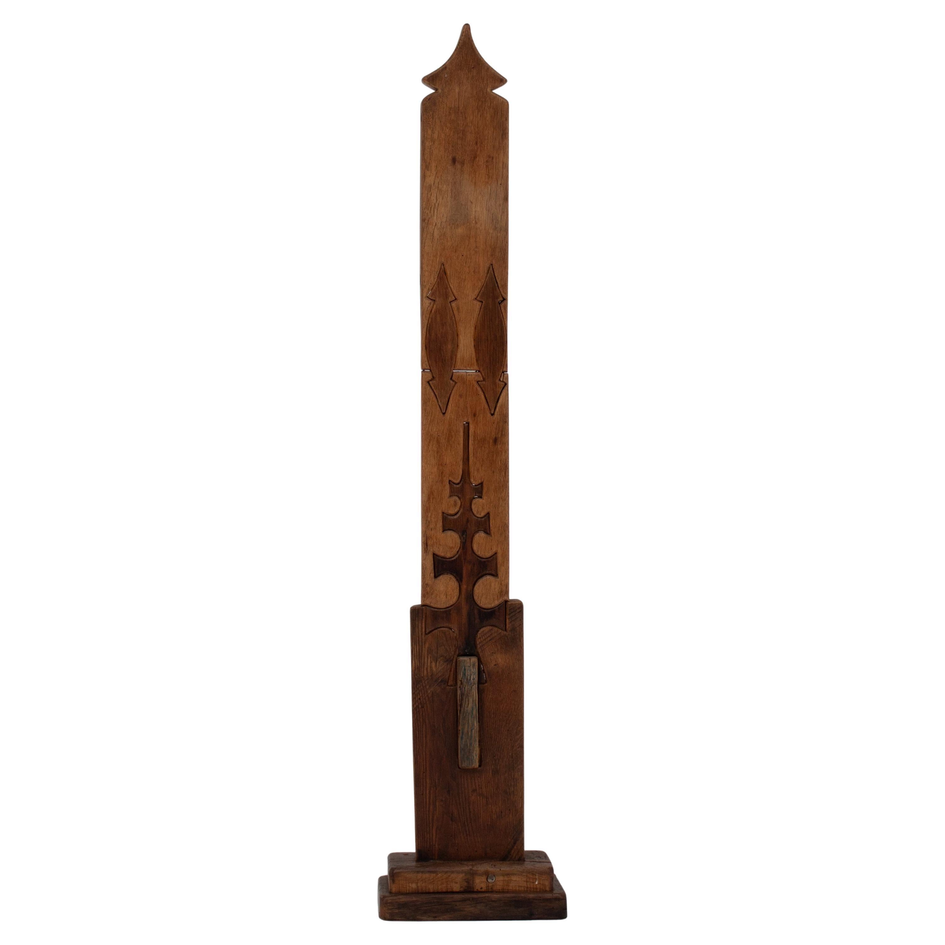 Totem scultura in legno di Luciano Bertolotto