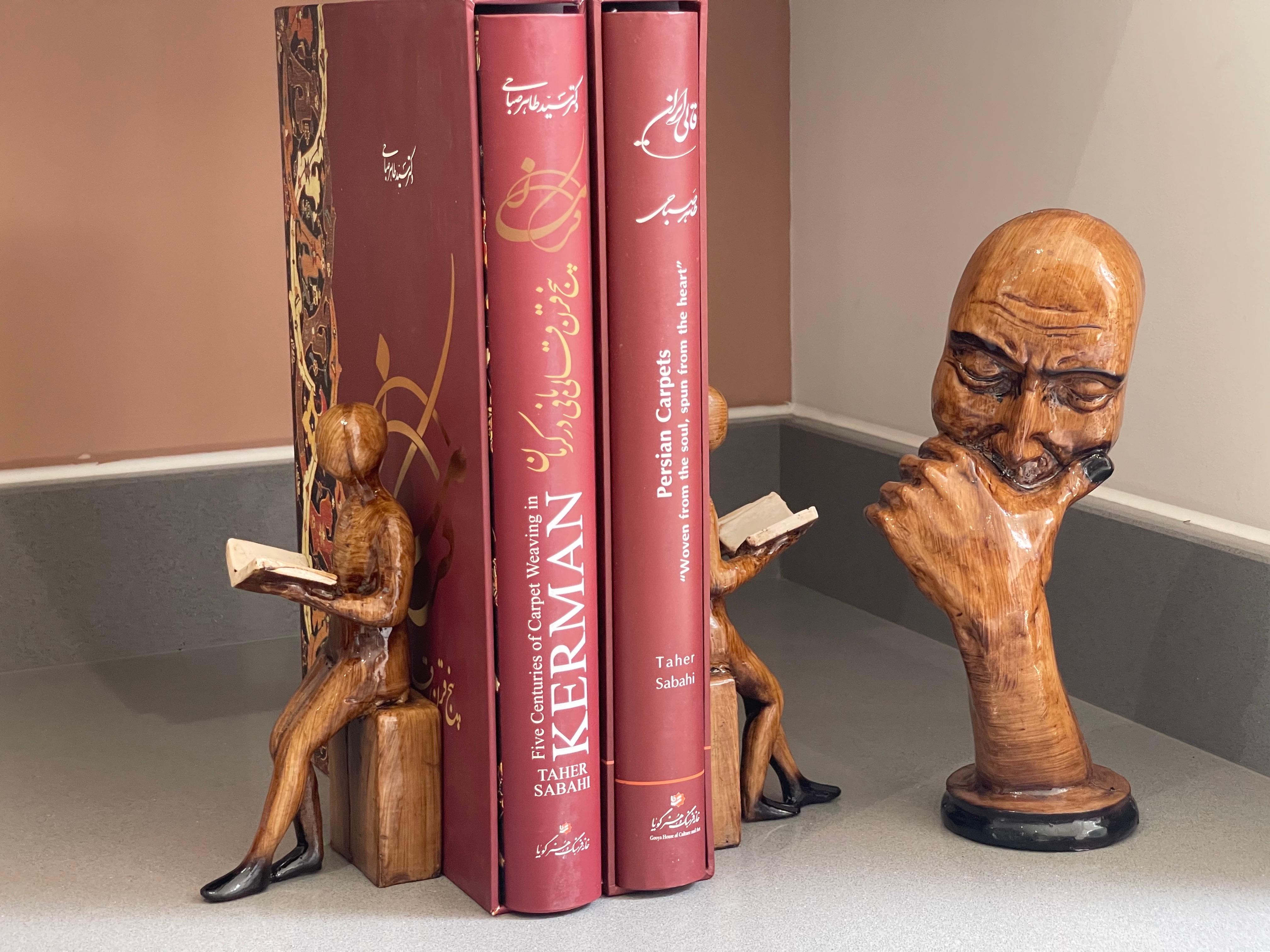 Sculture in legno Porta libri Set di 3 Figurina decorativa pensante di Porta libri in vendita 8