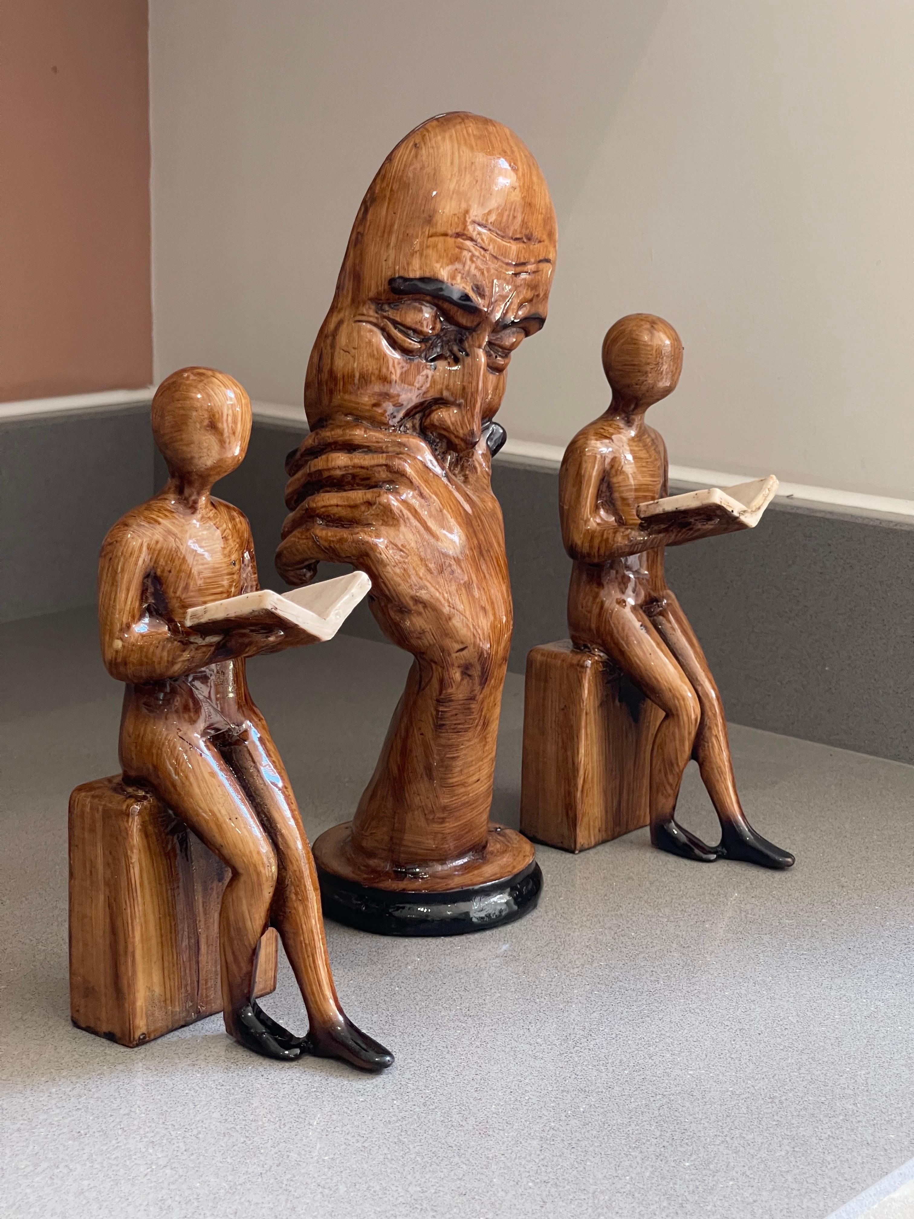 Intagliato Sculture in legno Porta libri Set di 3 Figurina decorativa pensante di Porta libri in vendita