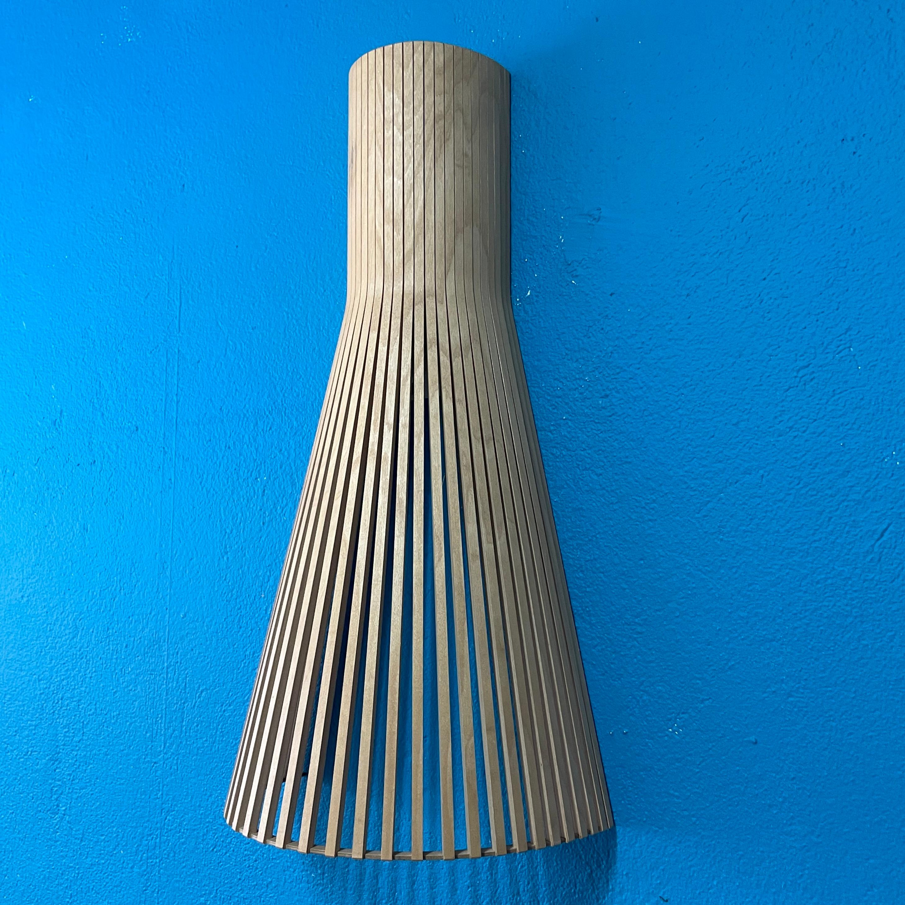 Wooden Secto 4230 Wall Lamp by Secto Design Finland In Good Condition For Sale In Turku, FI