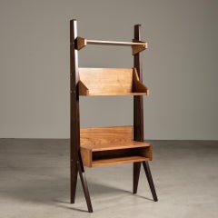 Scaffale in legno, di Zanine Caldas, design del XX secolo brasiliano