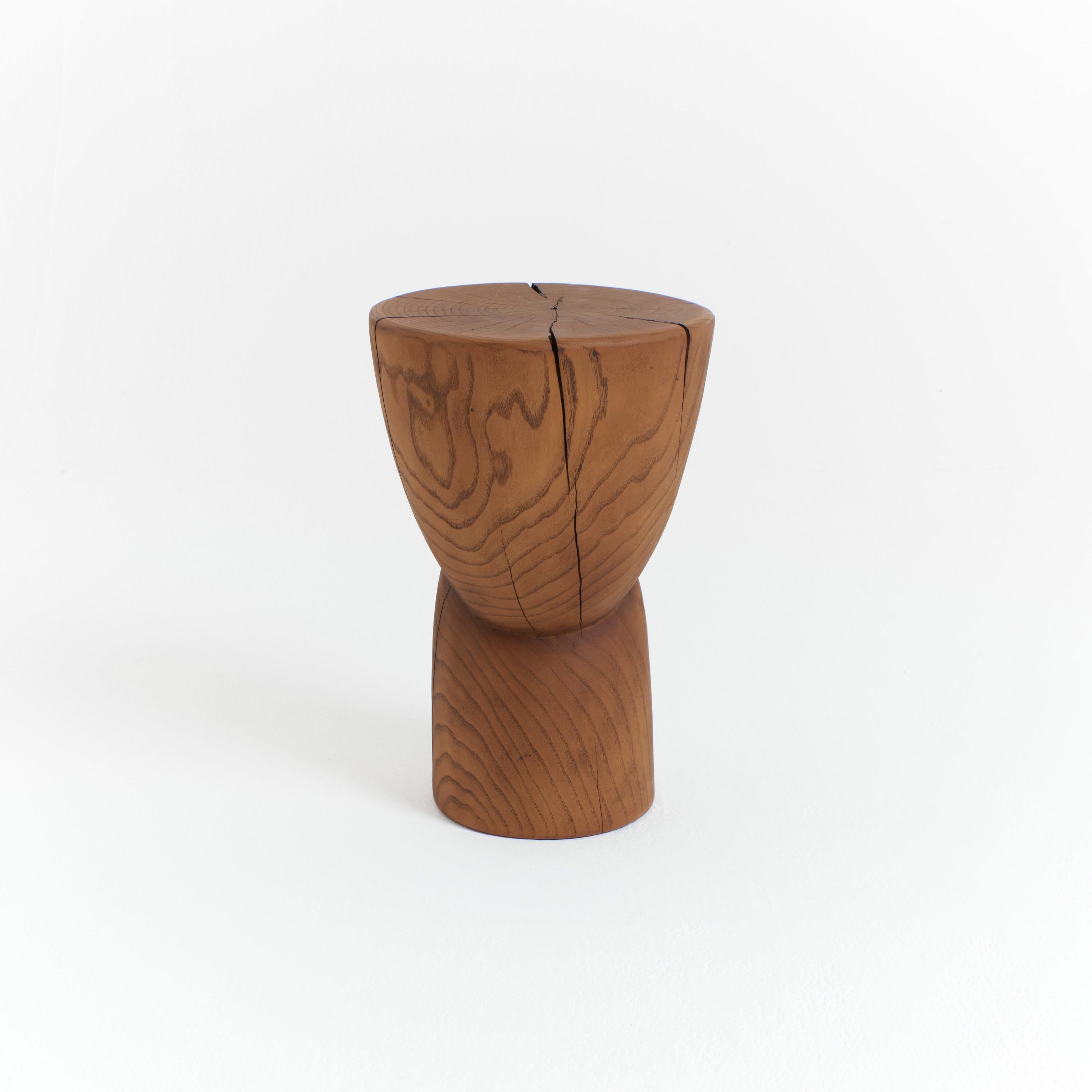 Table d'appoint en bois marron plus foncé par Project 213A en vente 5