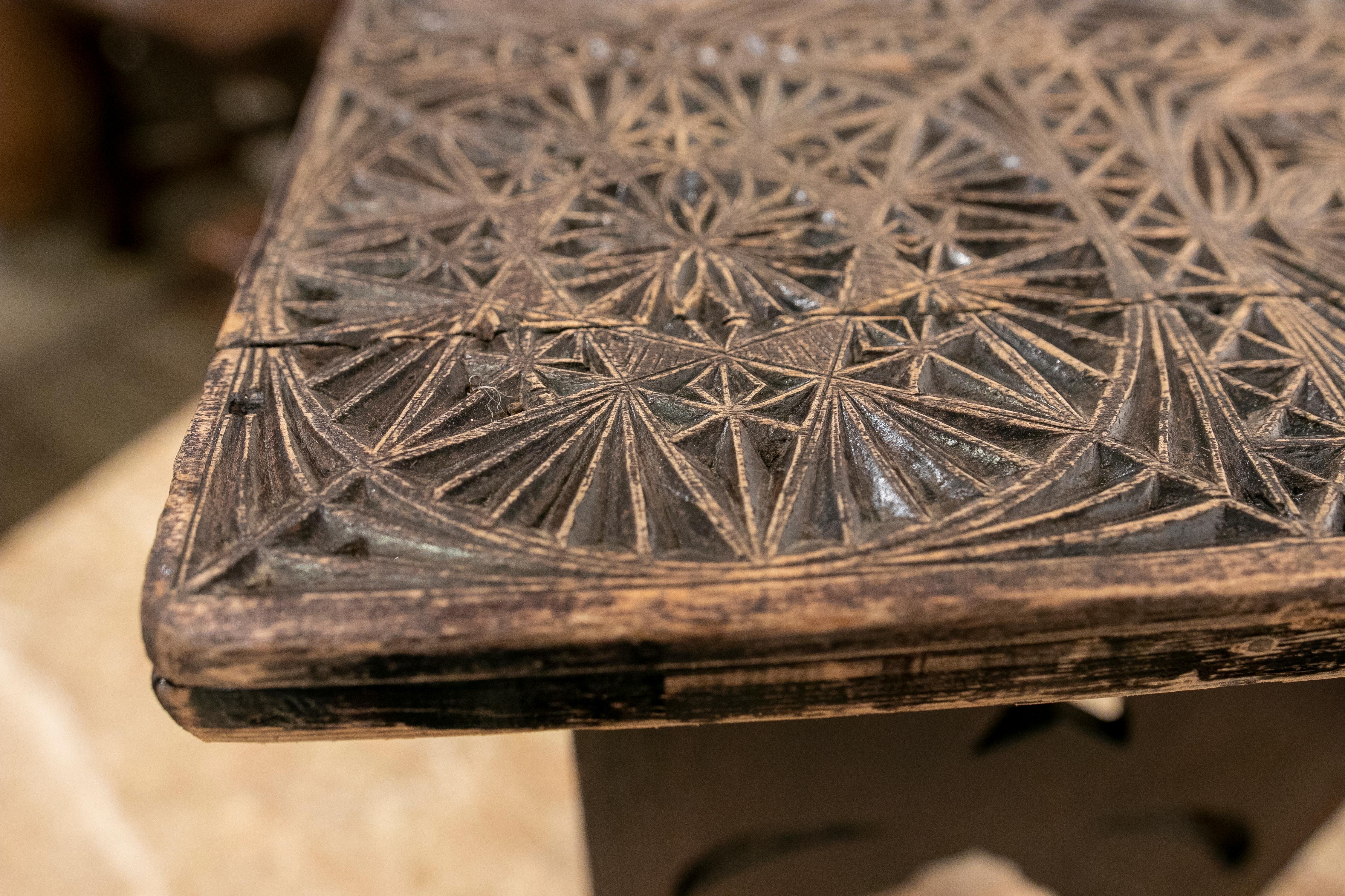 Wooden Side Table with Hand-Carved Top with Moulds for Making Fabrics For Sale 8