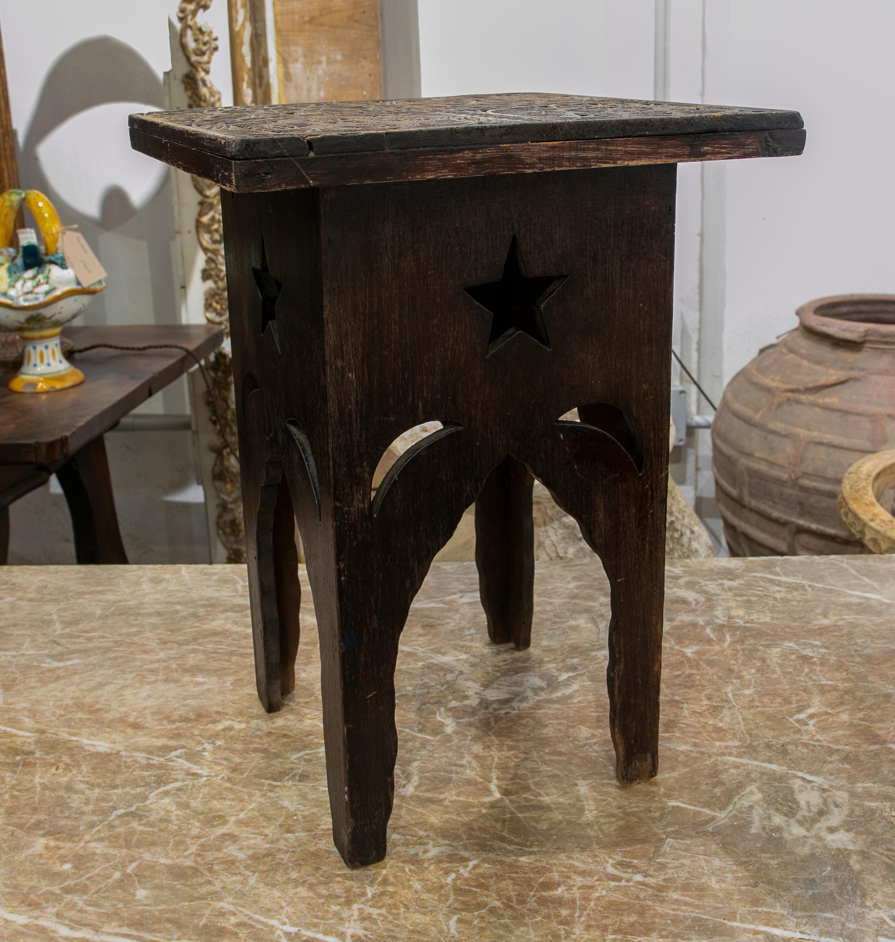 20th Century Wooden Side Table with Hand-Carved Top with Moulds for Making Fabrics For Sale
