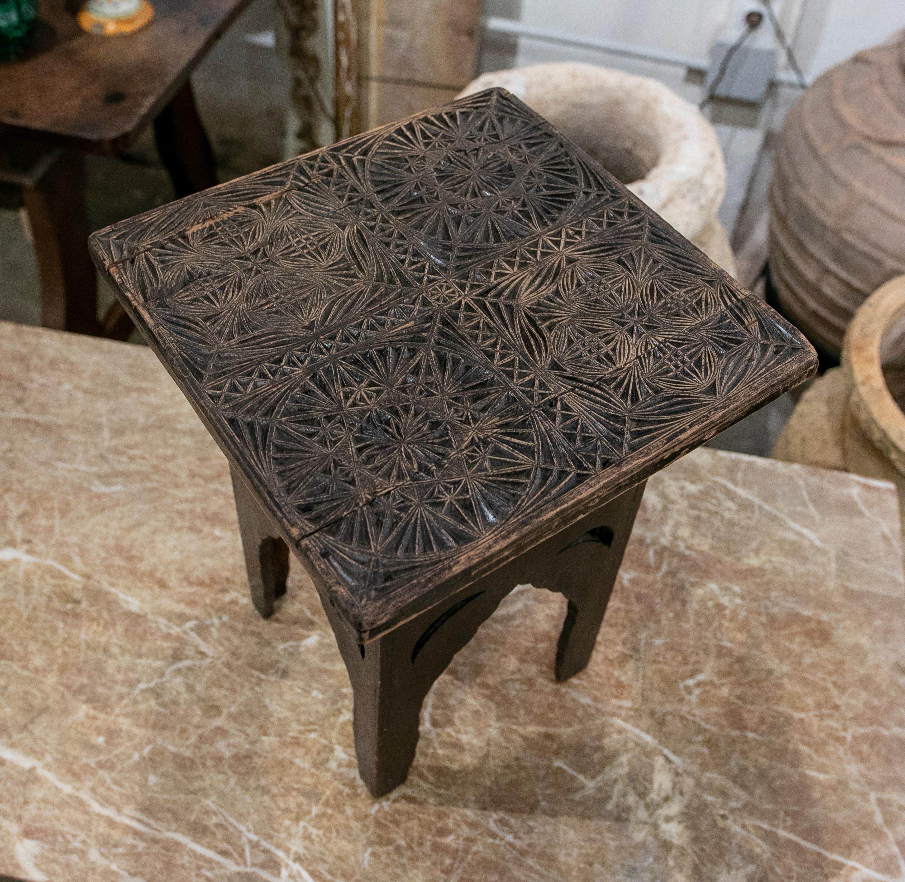Wooden Side Table with Hand-Carved Top with Moulds for Making Fabrics For Sale 3