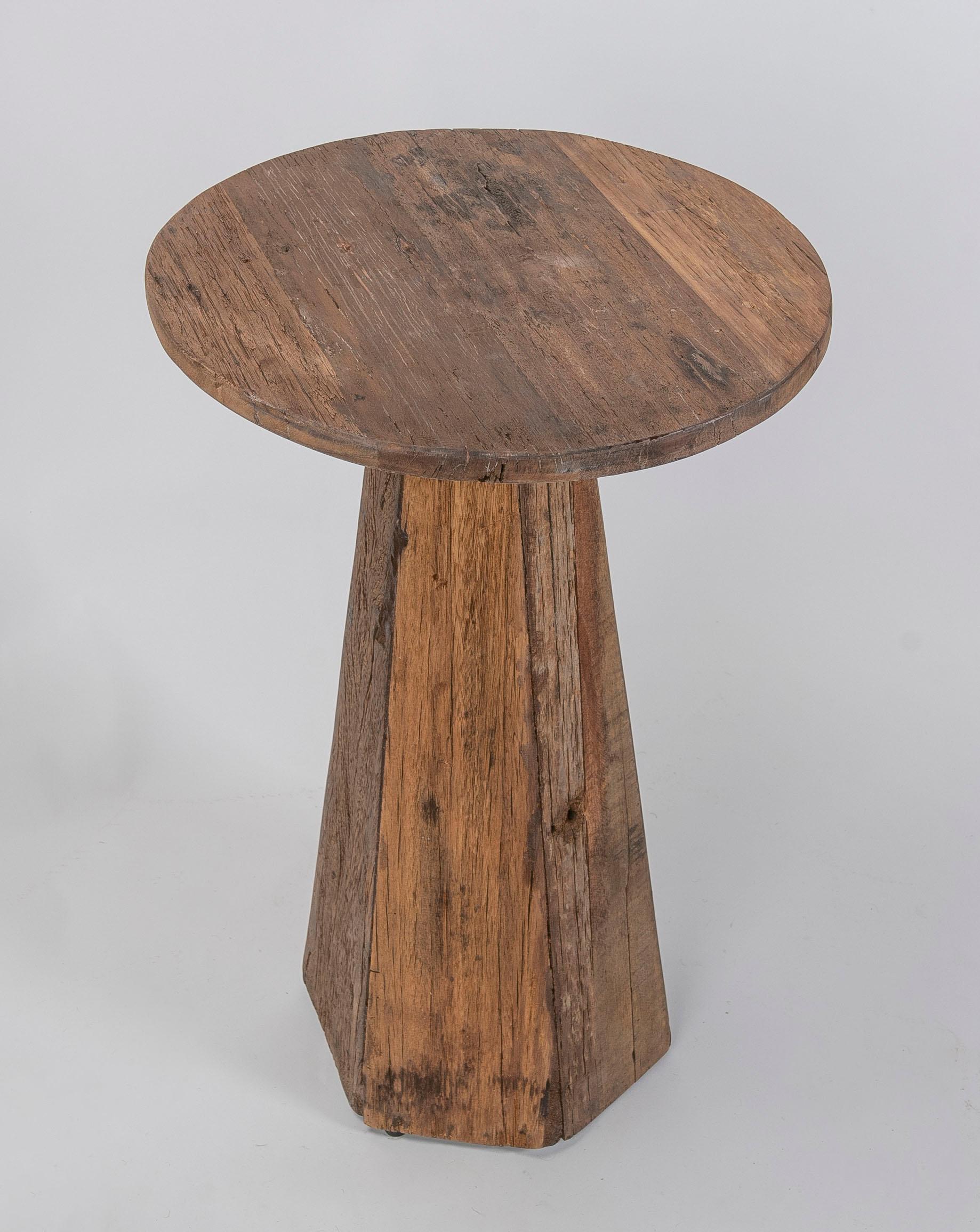 Wooden Side Table with Round Top In Good Condition For Sale In Marbella, ES