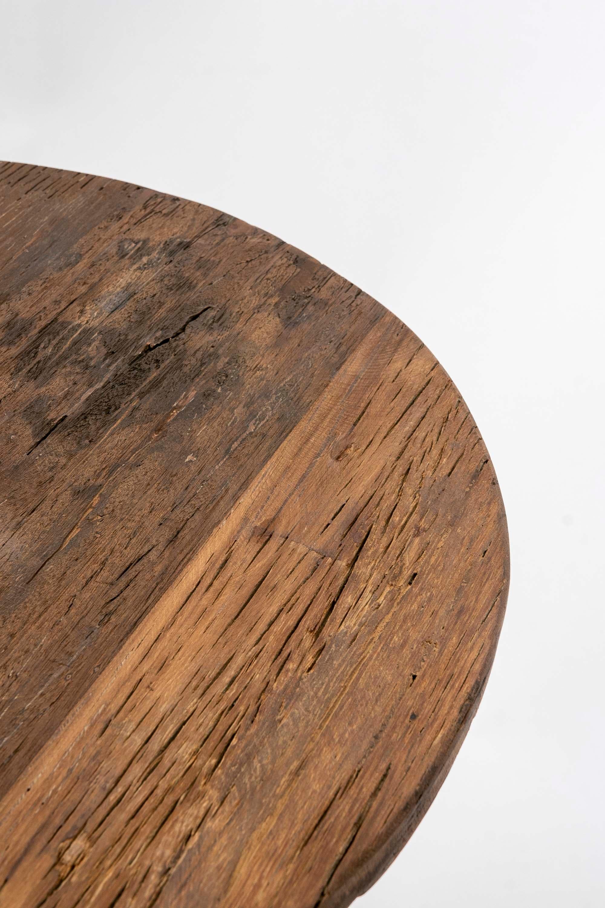 Table d'appoint en bois avec plateau rond en vente 4