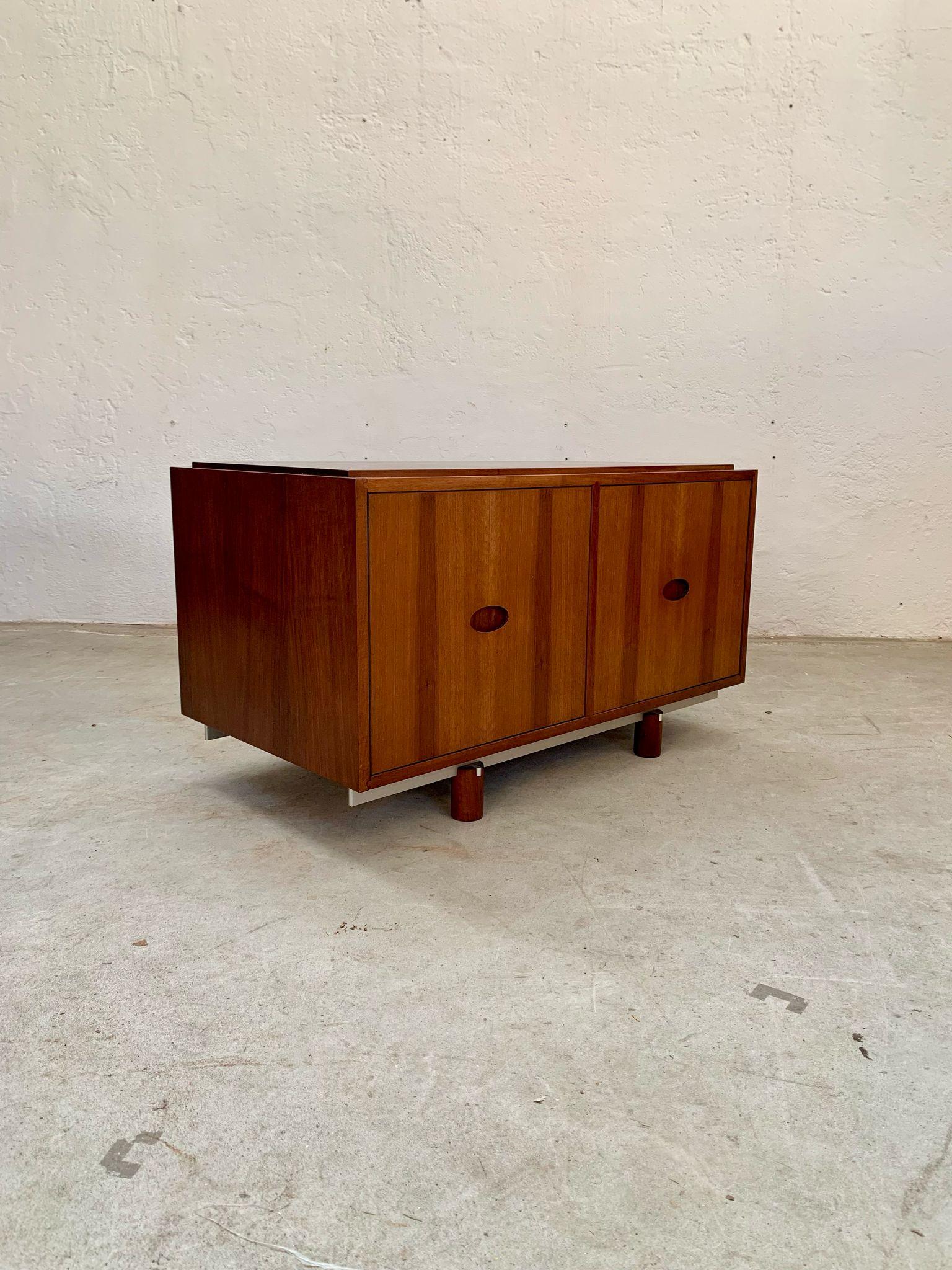 Wooden sideboard by Gianfranco Frattini, Bernini production, italy, 1960s In Good Condition For Sale In Milano, IT