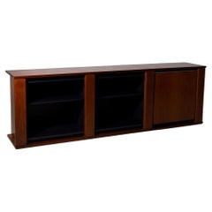 Sideboard aus Holz mit eingebautem Drehteller