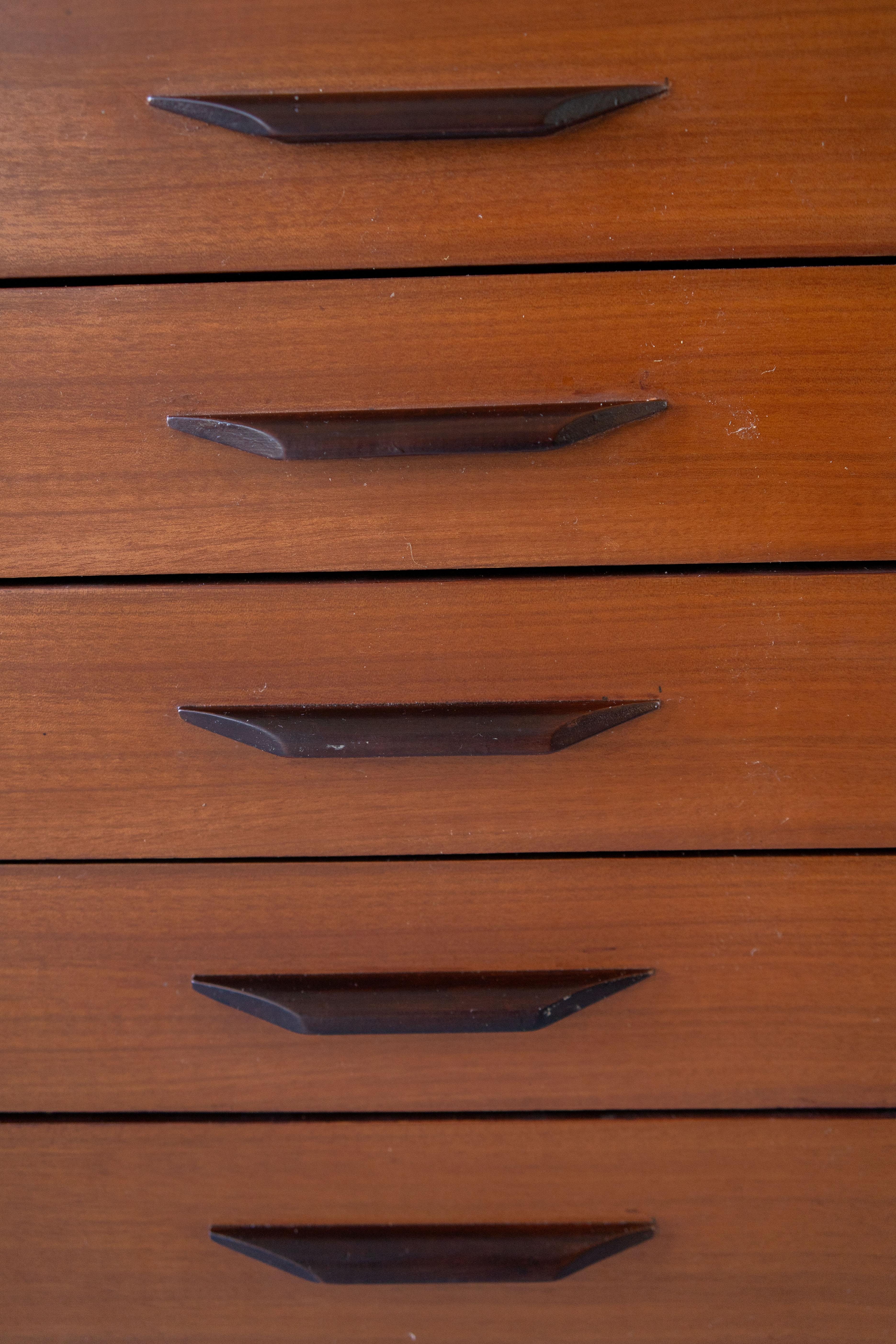 Holz-Sideboard mit Schiebetüren  (Mitte des 20. Jahrhunderts) im Angebot