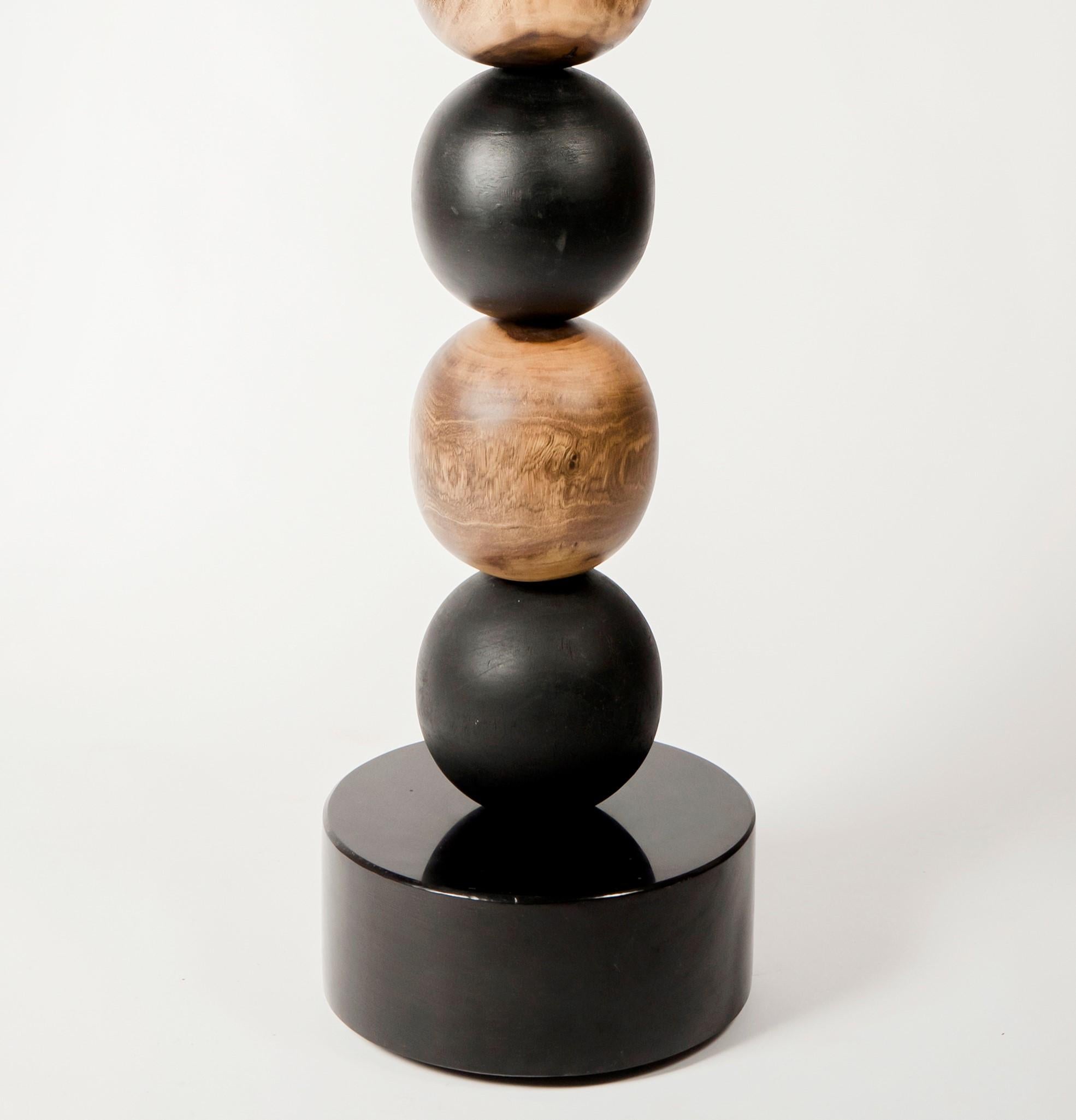 Lampadaire en forme de sphères en bois avec paravent en palmier de Daniel Orozco Neuf - En vente à Geneve, CH