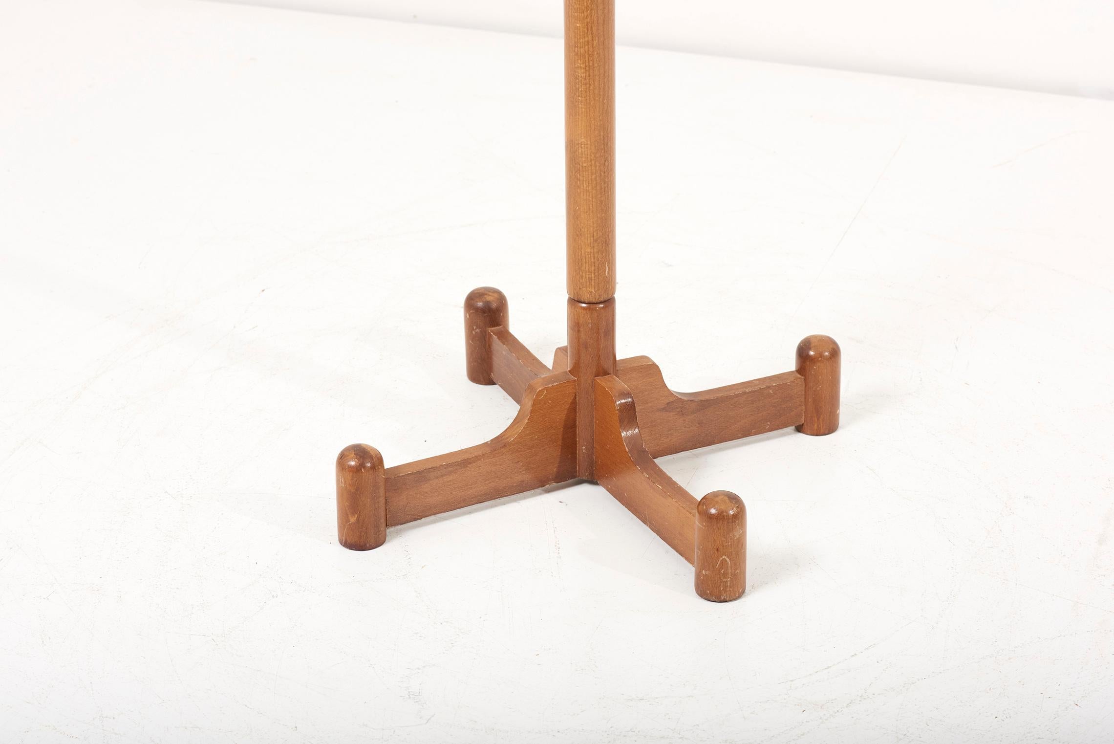 sputnik coat stand