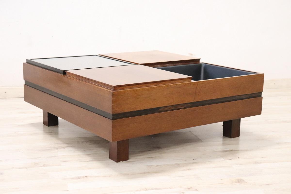 Quadratischer Aufbewahrungs-Couchtisch aus Holz Carlo Hauner für Forma, Italien 1960er Jahre (Moderne der Mitte des Jahrhunderts) im Angebot